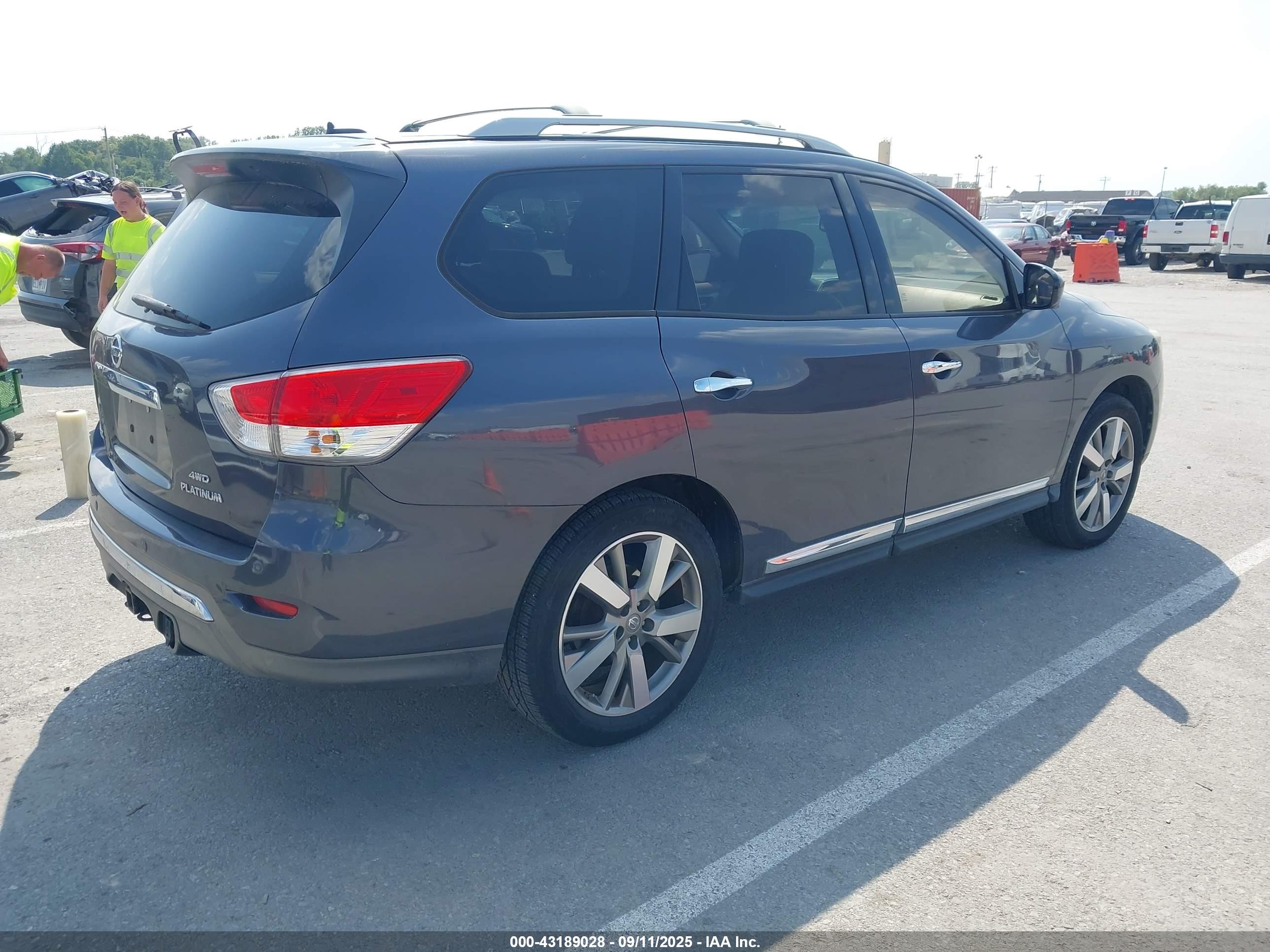 NISSAN PATHFINDER image 4