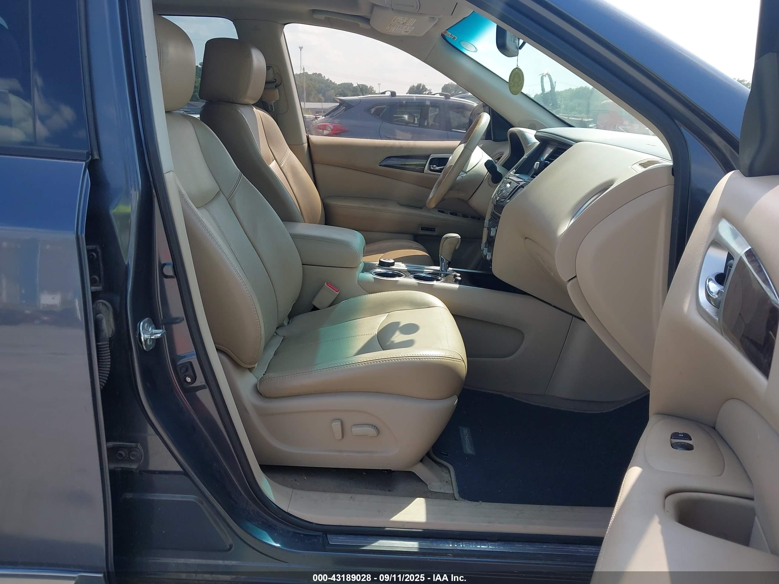 NISSAN PATHFINDER image 5