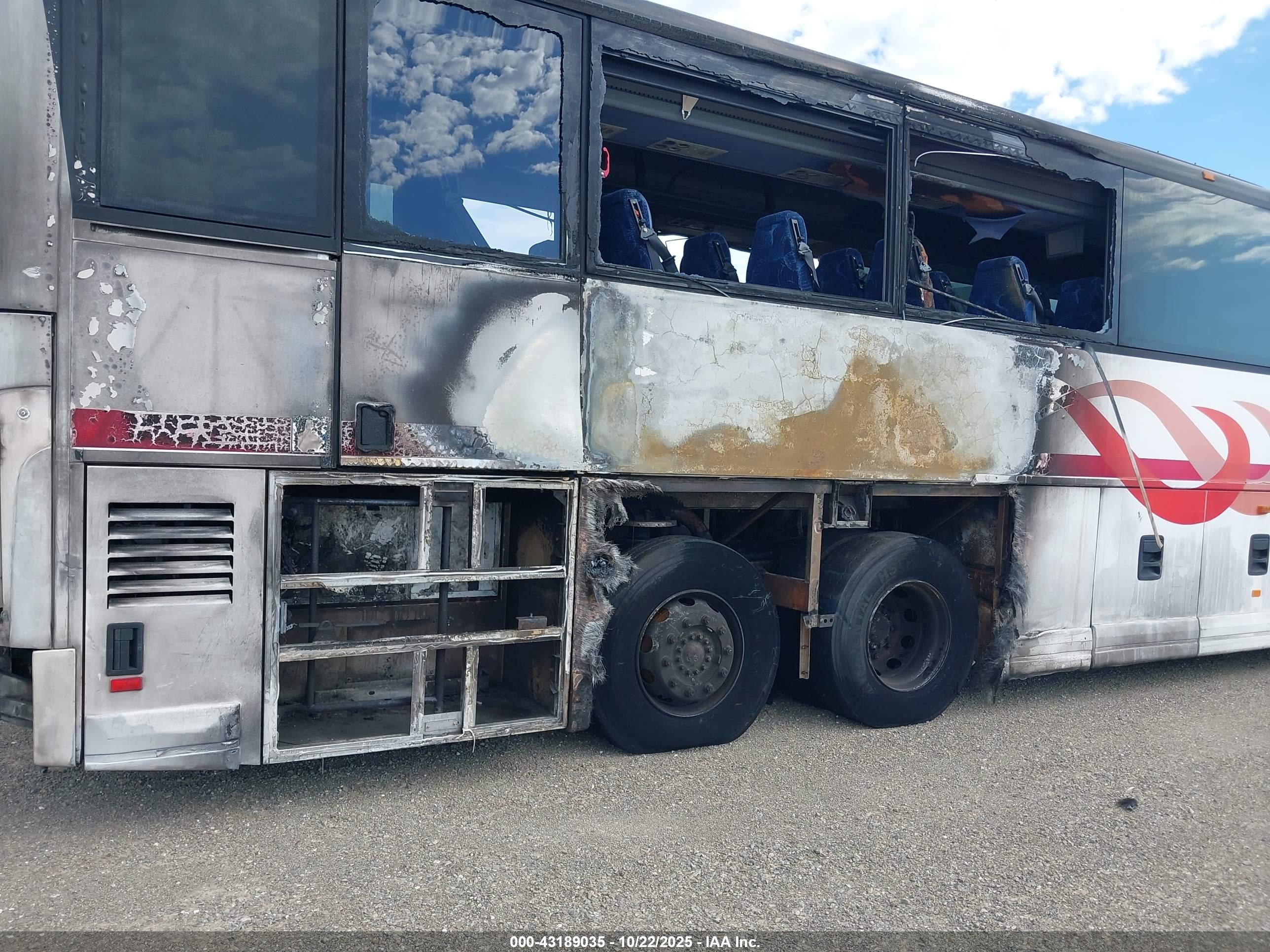 VAN HOOL image 6