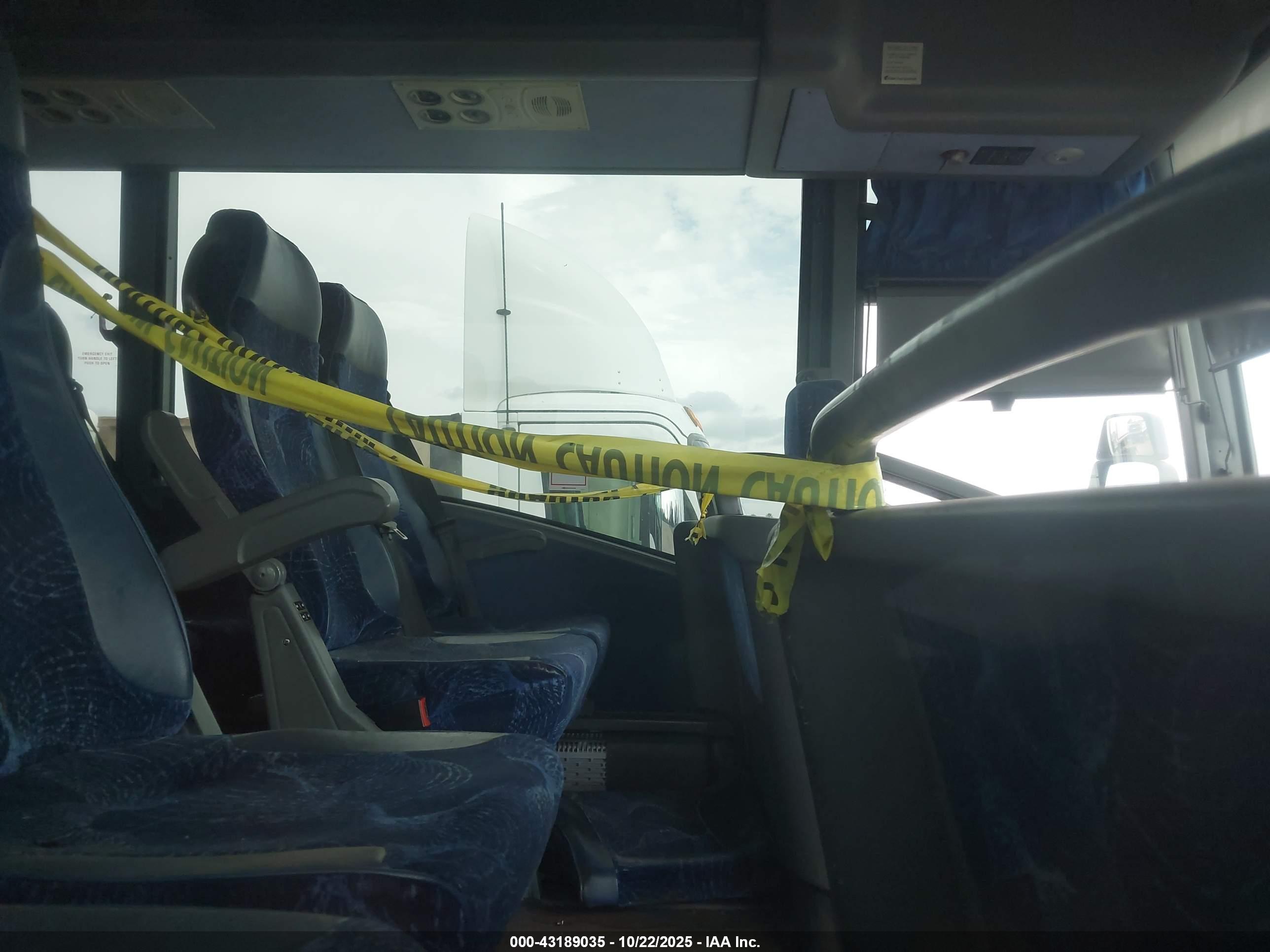 VAN HOOL image 8