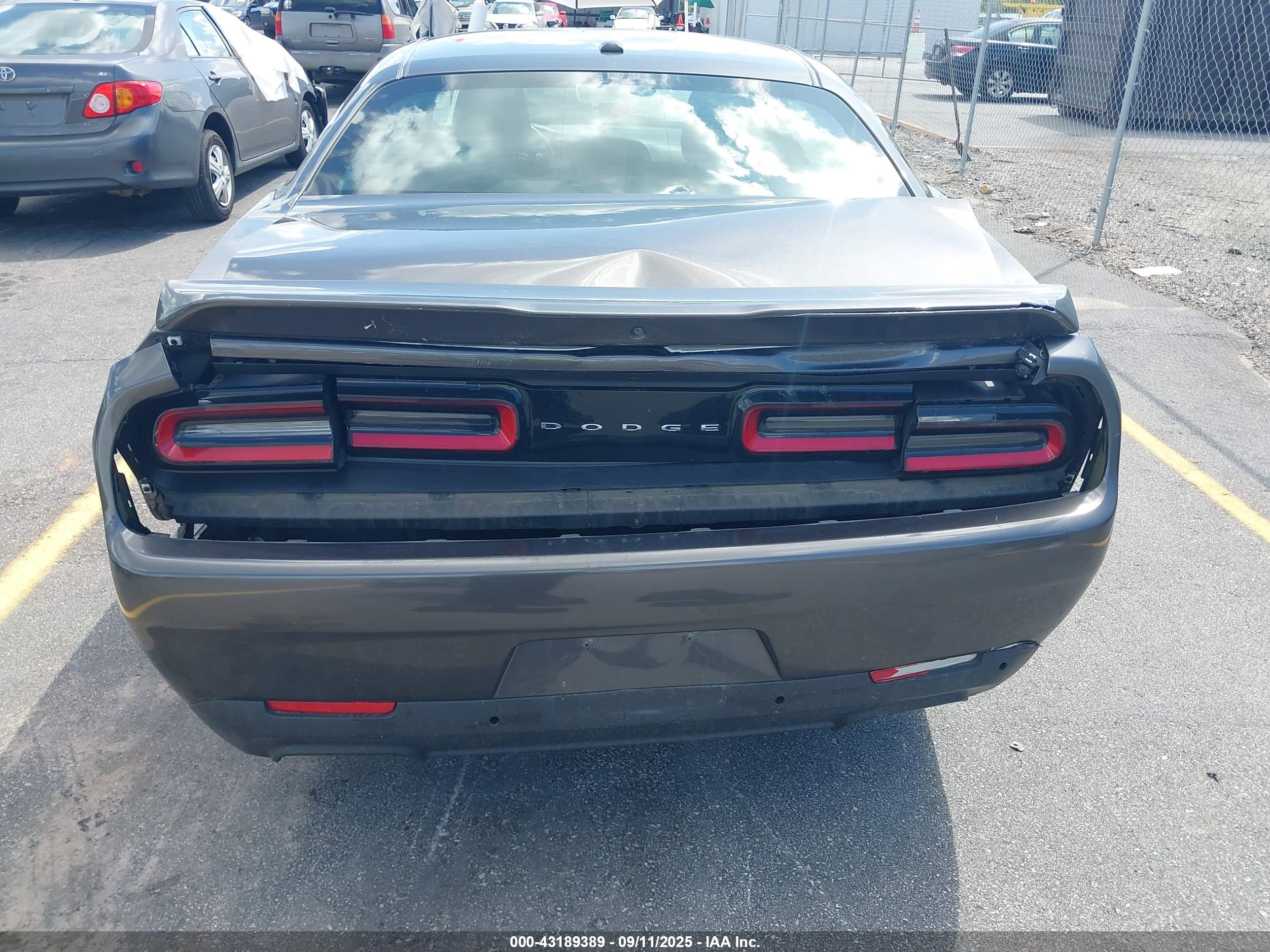 DODGE CHALLENGER image 6