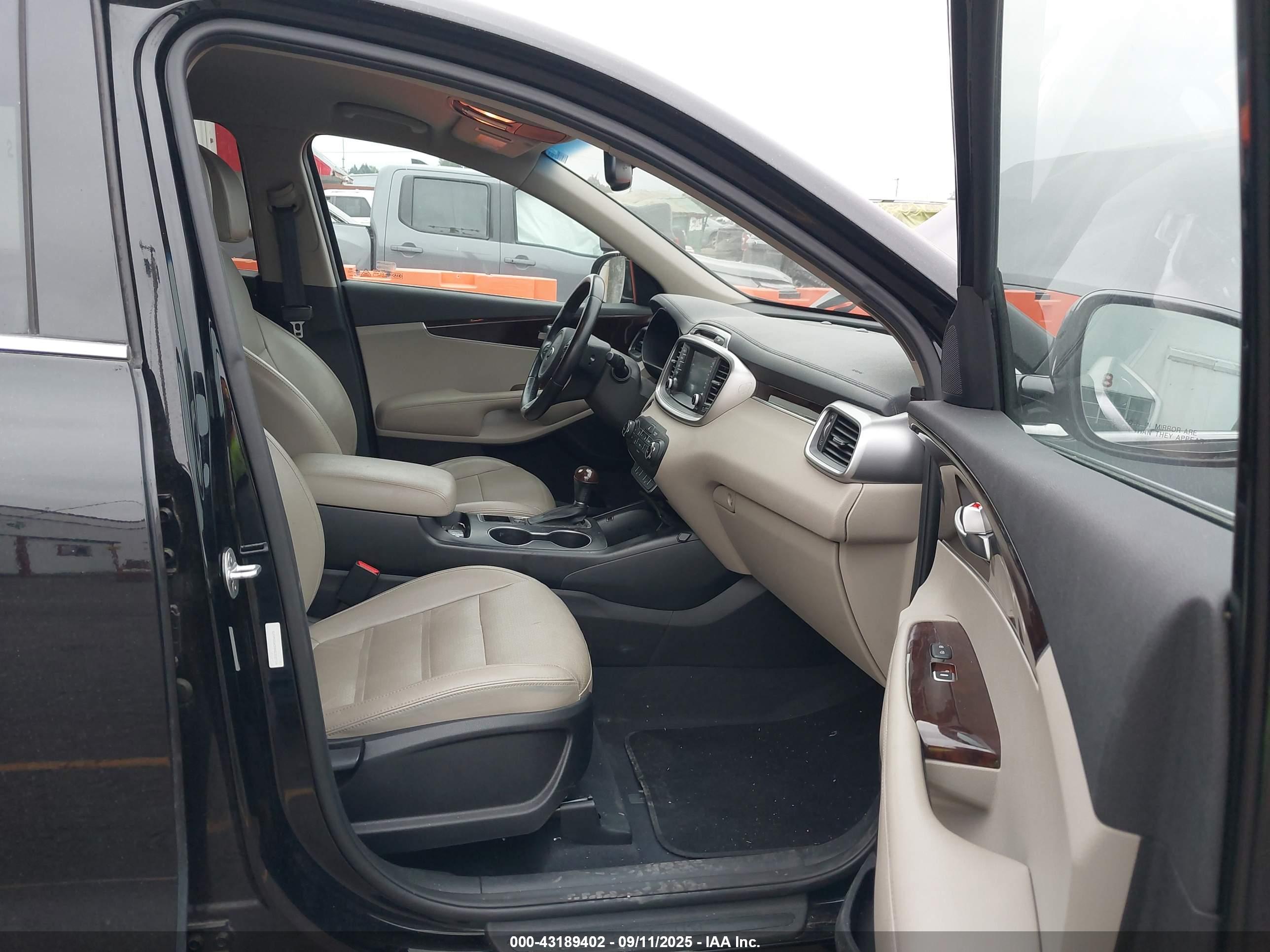 KIA SORENTO image 5