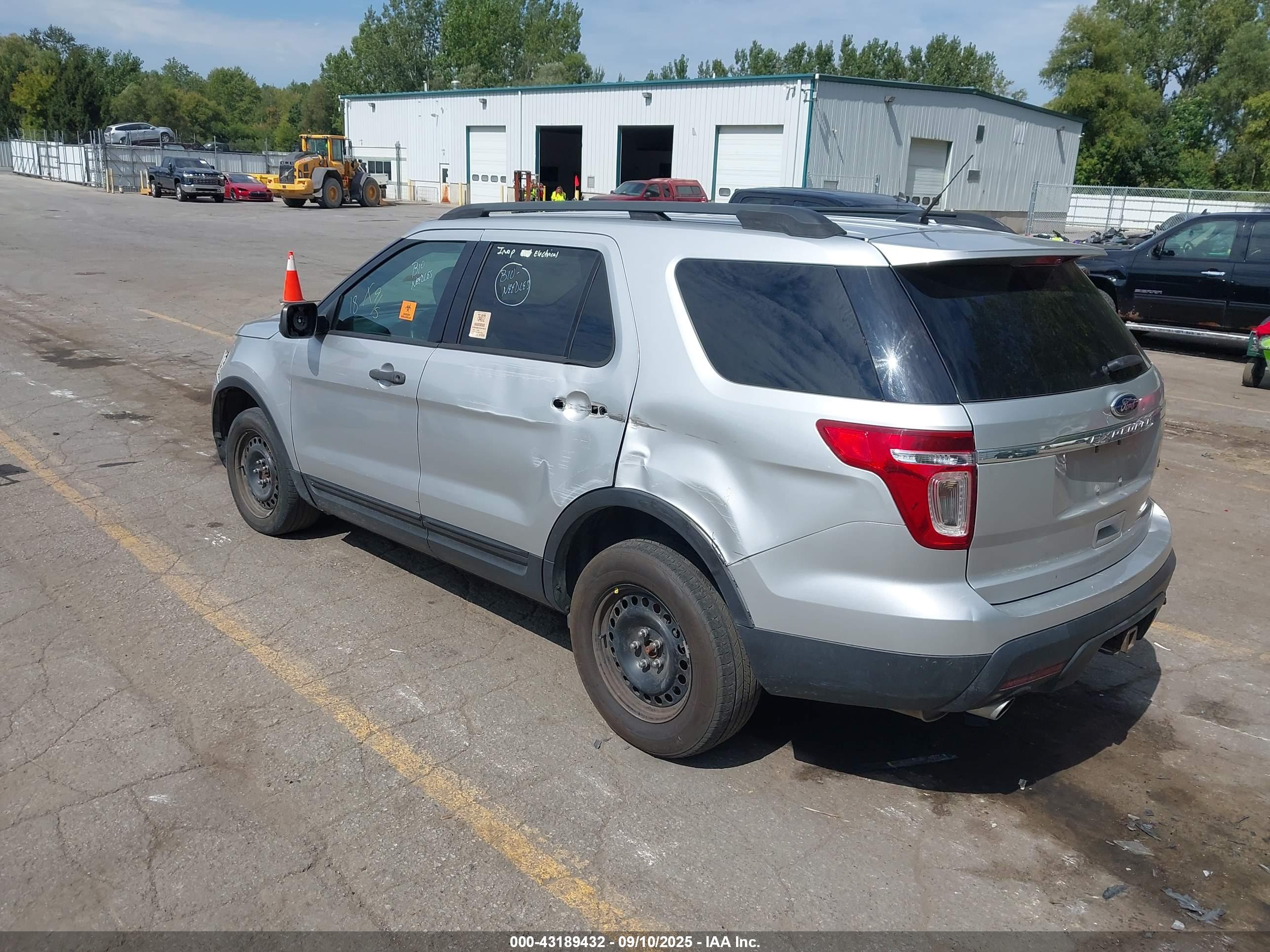 FORD EXPLORER image 3