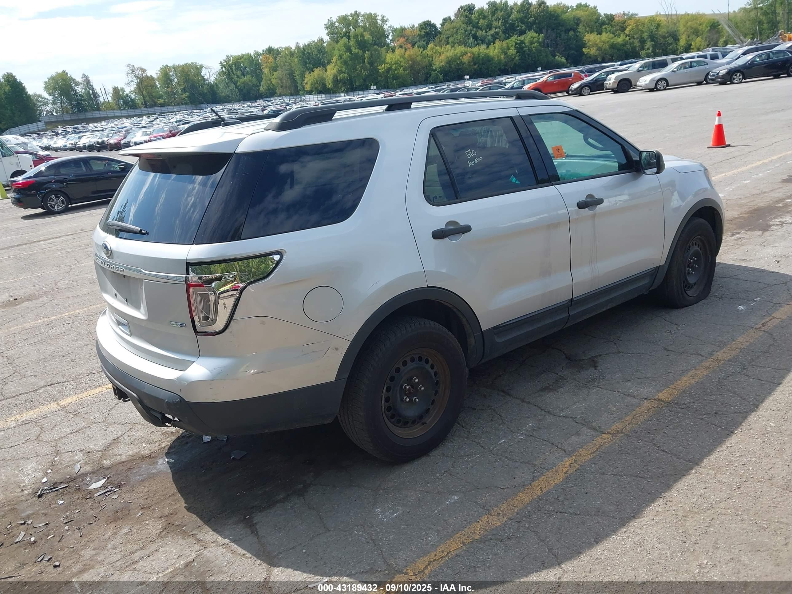 FORD EXPLORER image 4