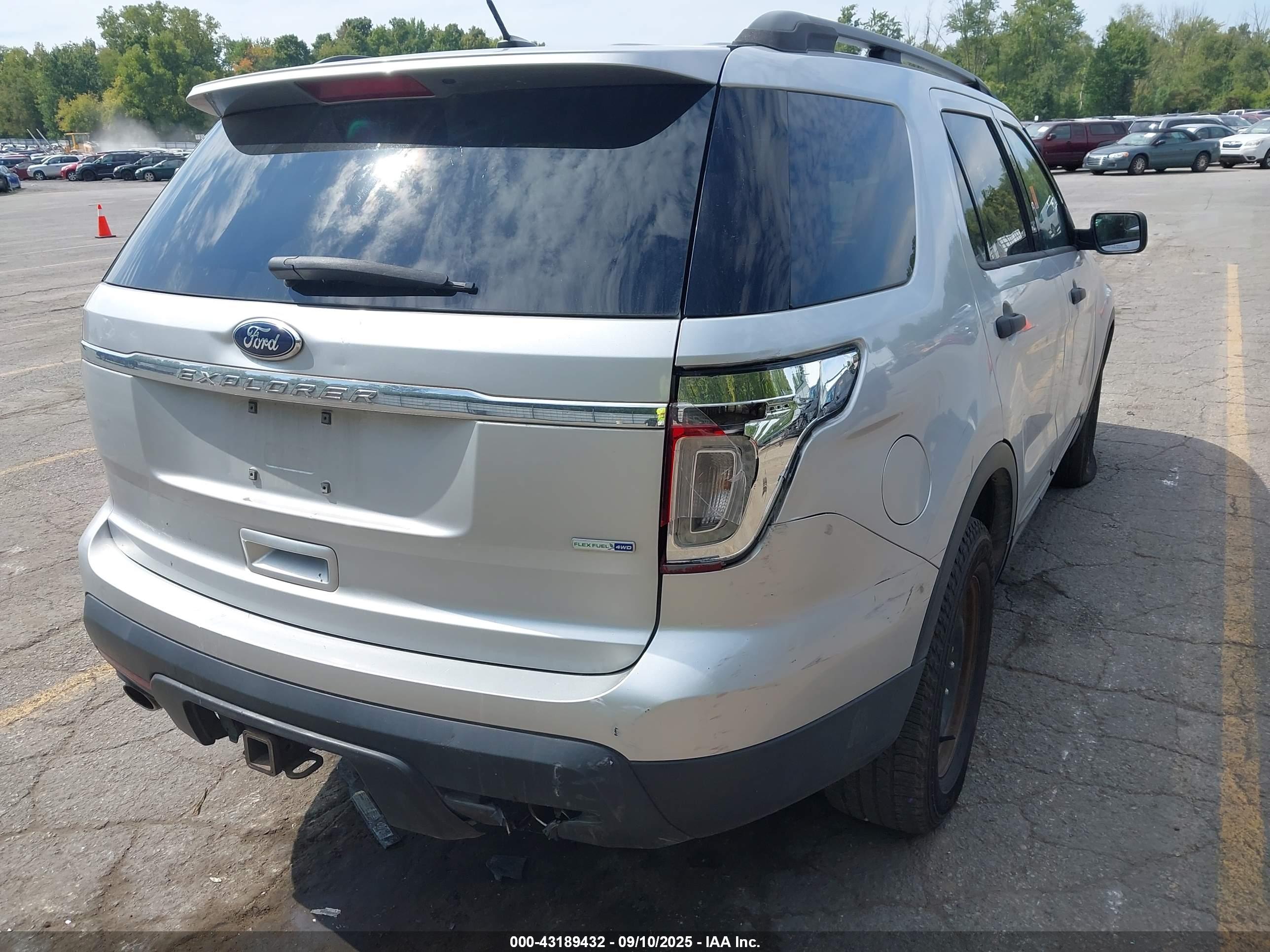 FORD EXPLORER image 6
