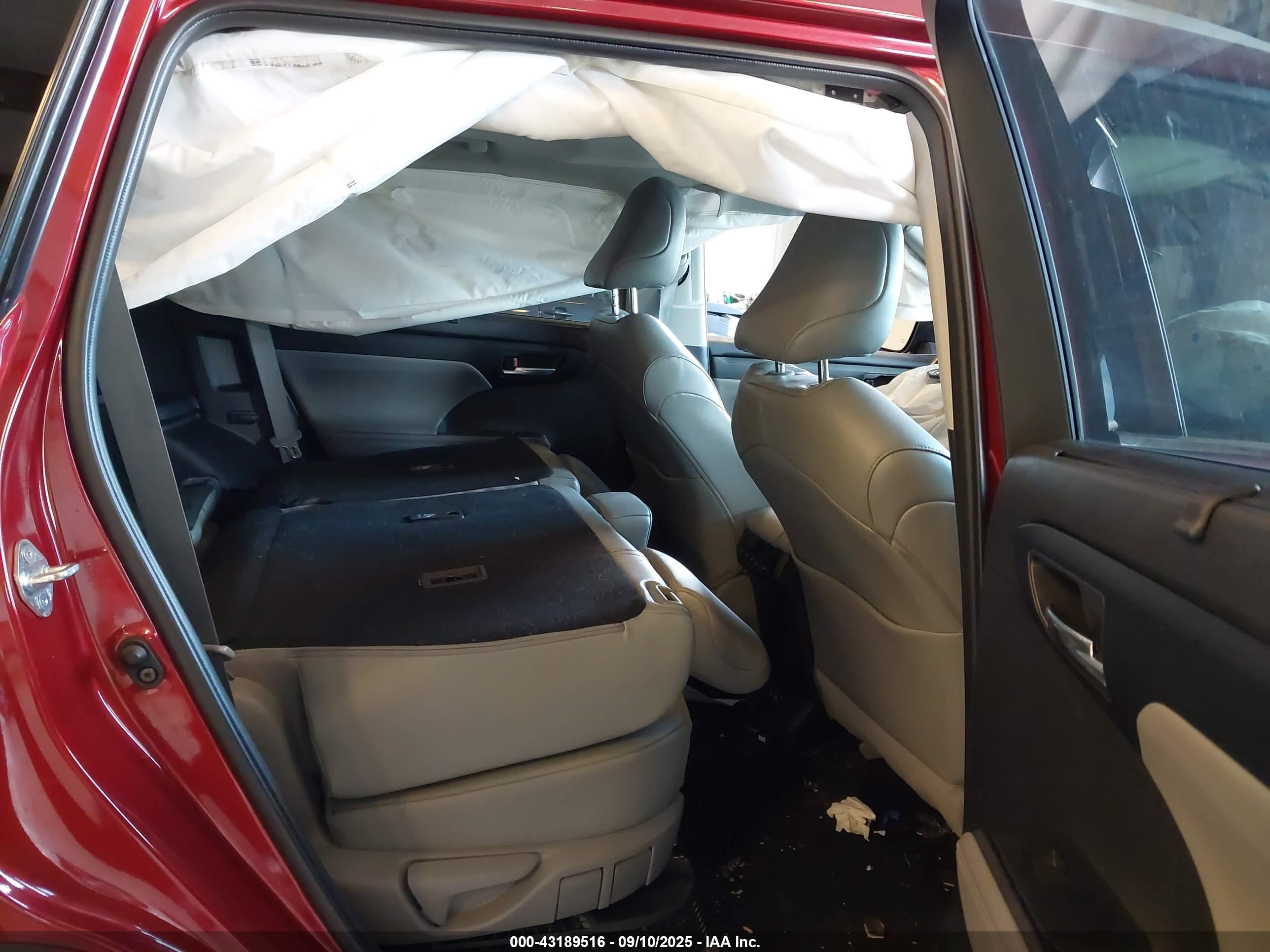 TOYOTA HIGHLANDER image 8