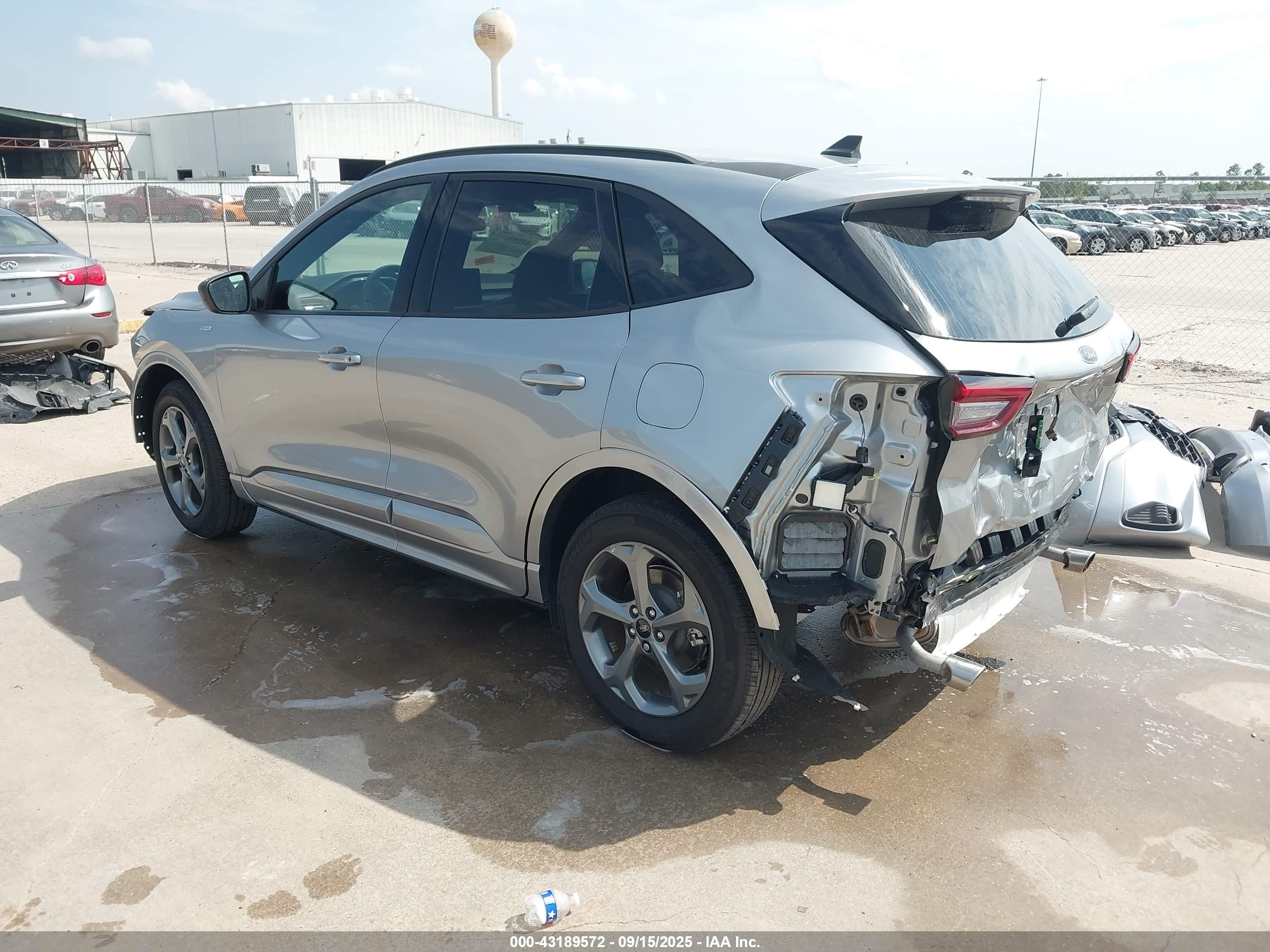 FORD ESCAPE image 3