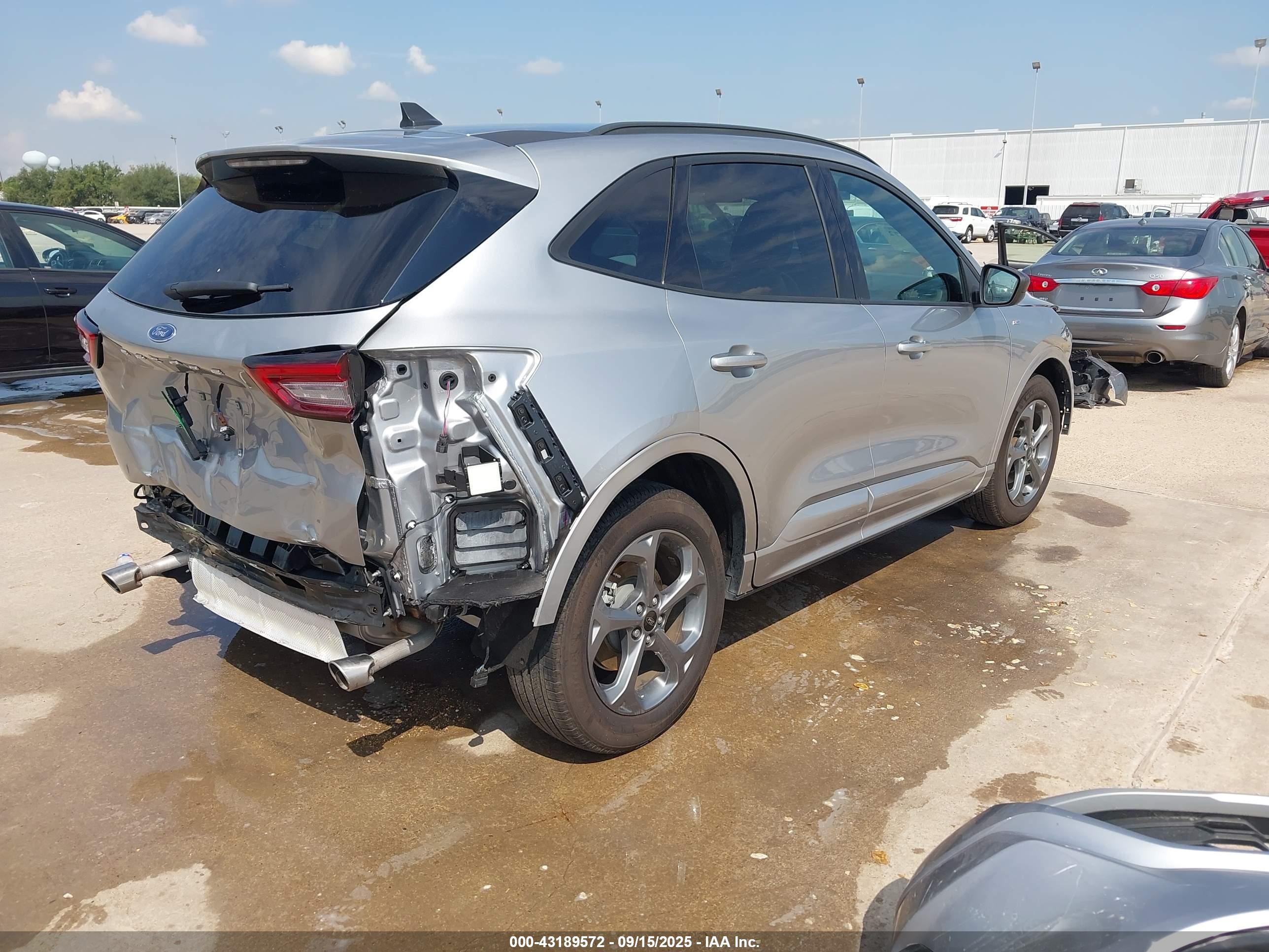 FORD ESCAPE image 4