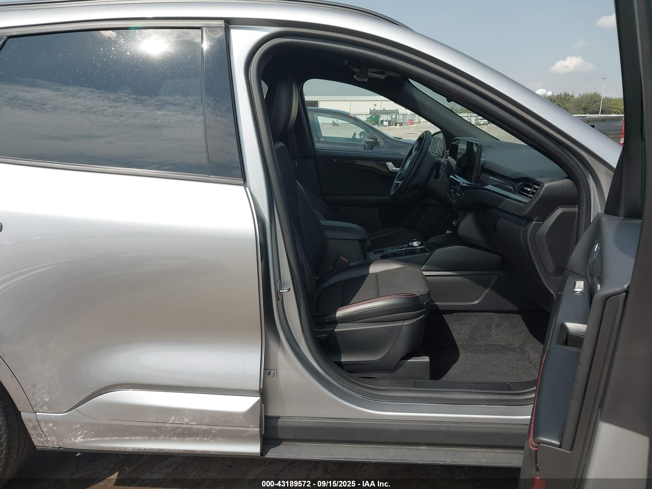 FORD ESCAPE image 5