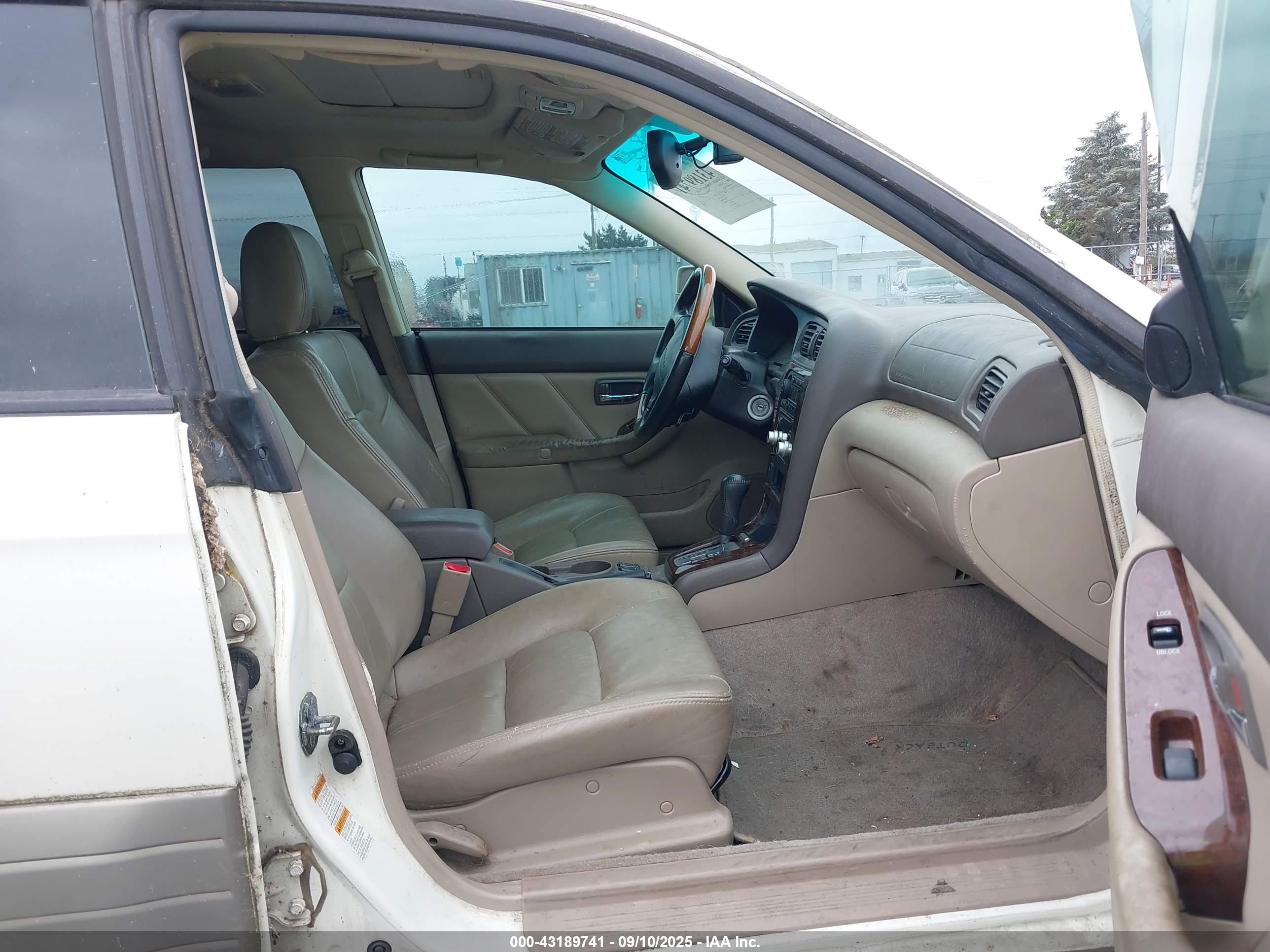 SUBARU OUTBACK image 5