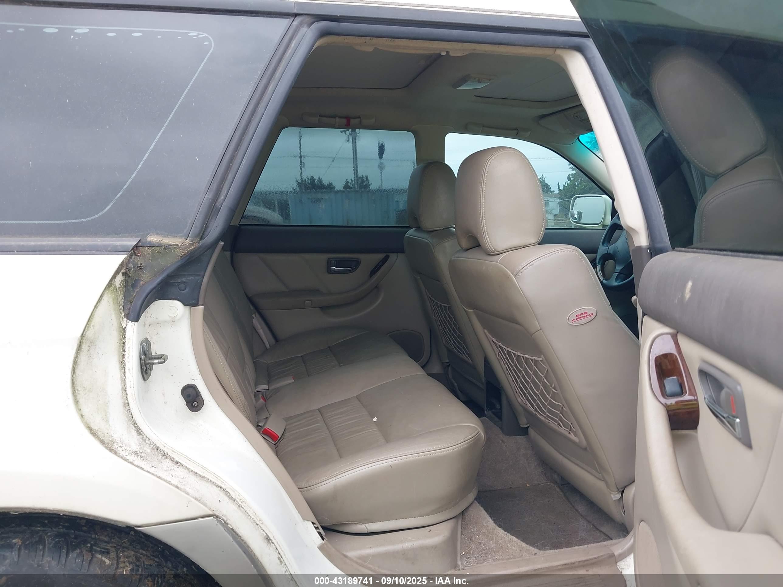 SUBARU OUTBACK image 8