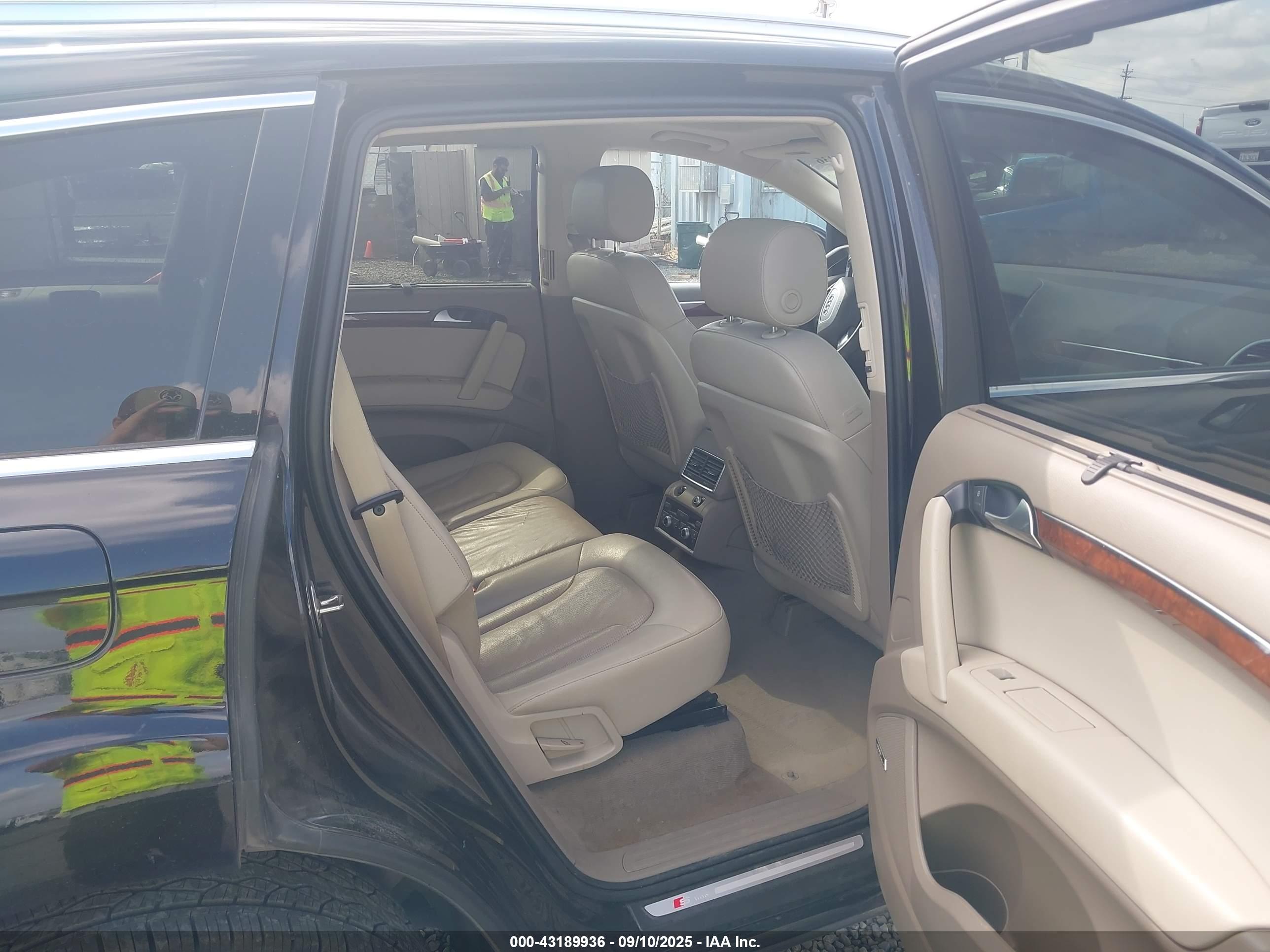 AUDI Q7 image 8