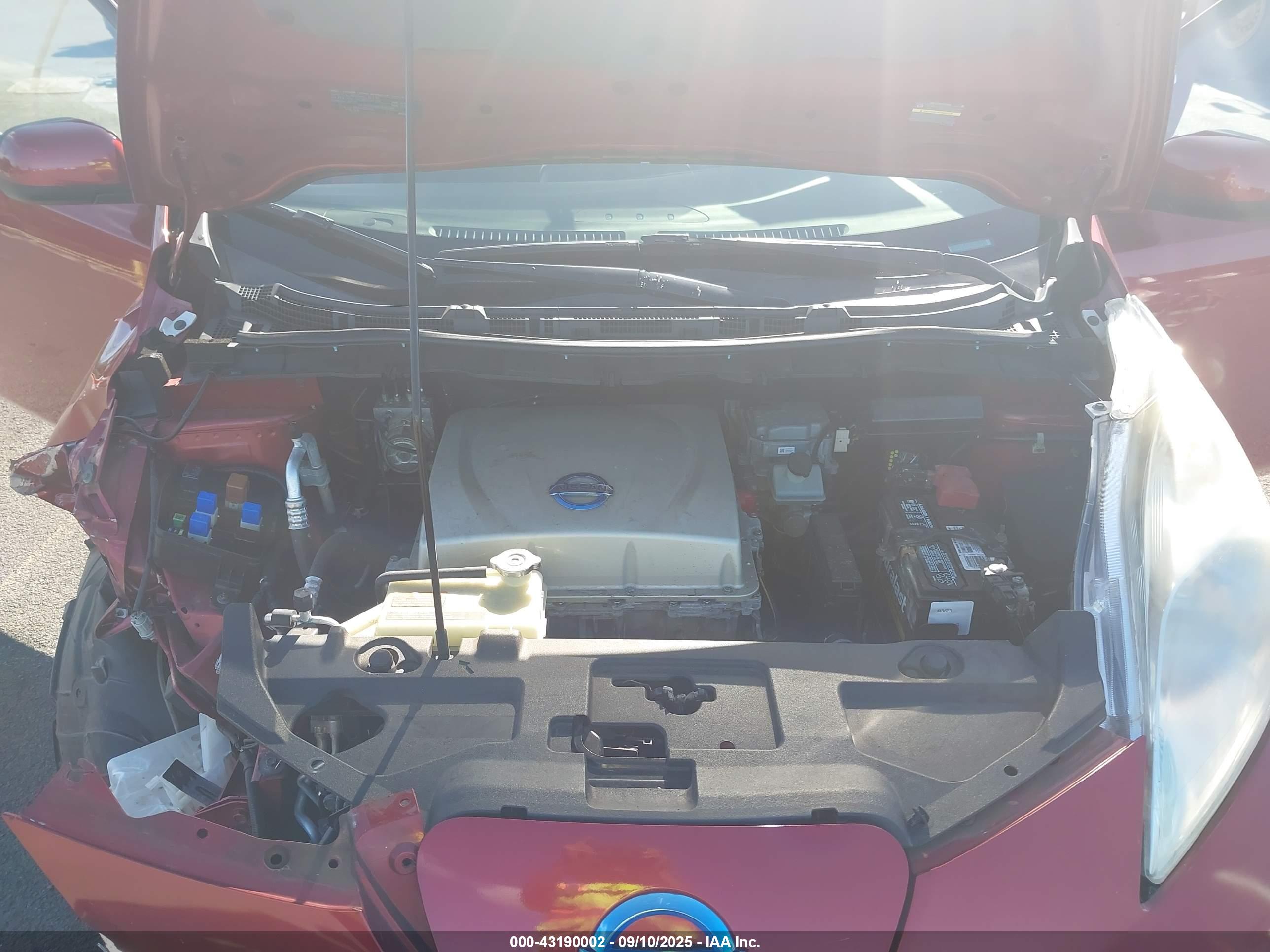 NISSAN LEAF image 10