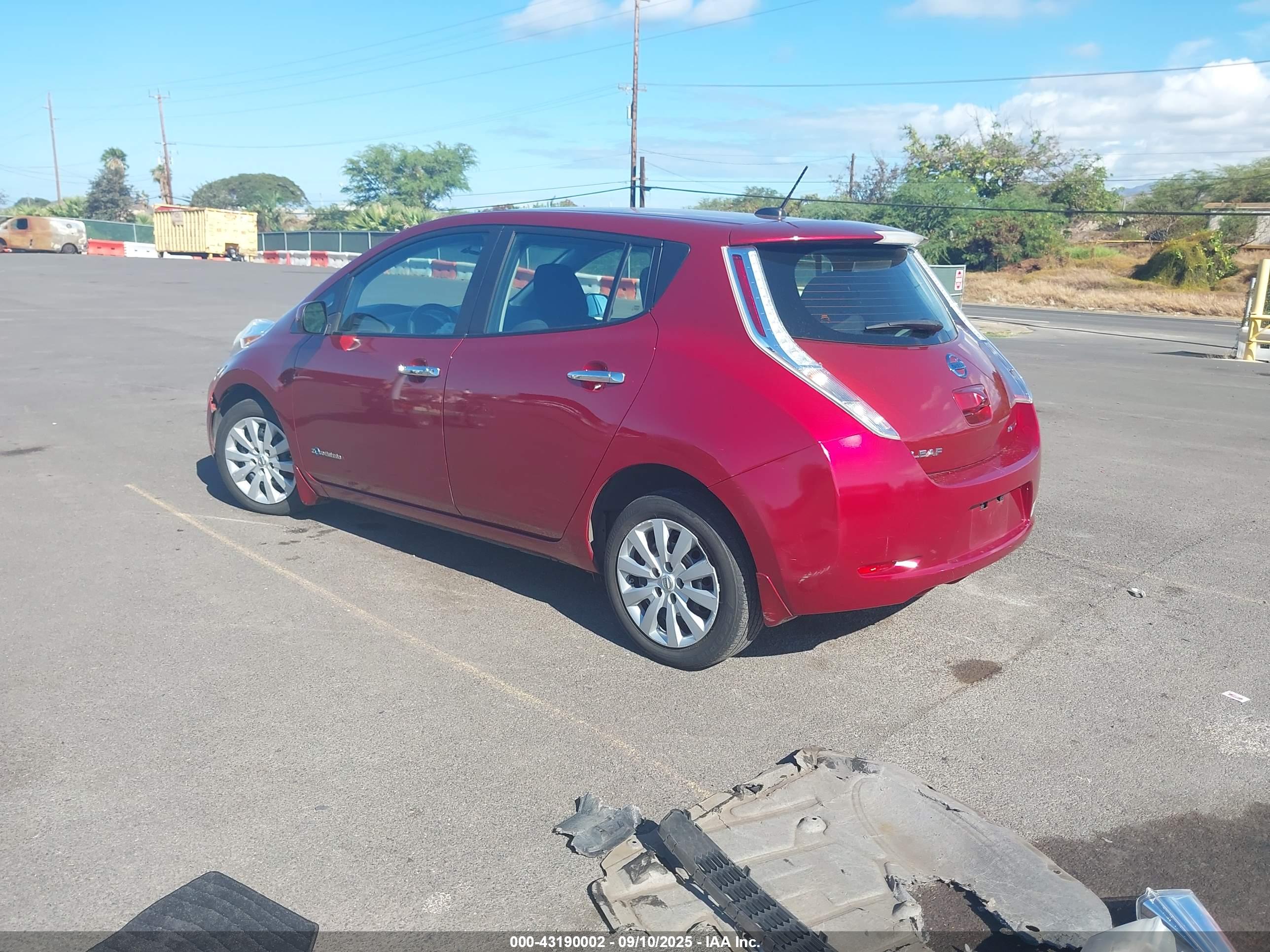 NISSAN LEAF image 3