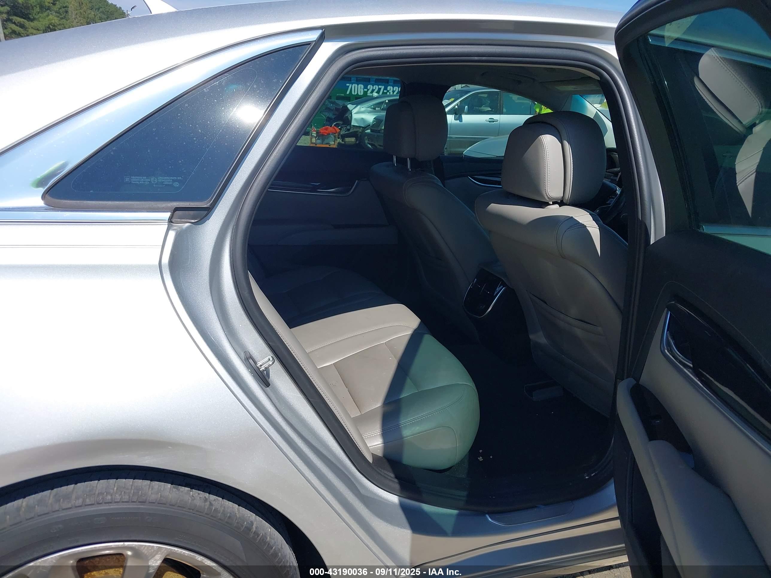 CADILLAC XTS image 8