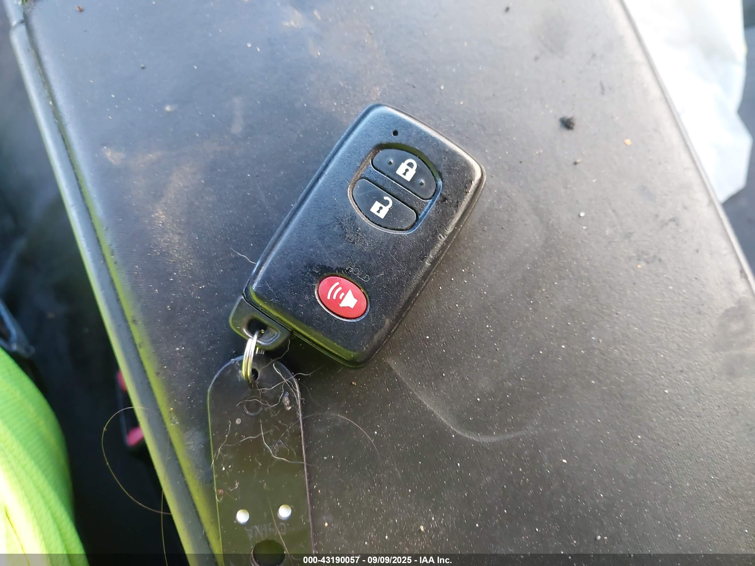 TOYOTA PRIUS image 11