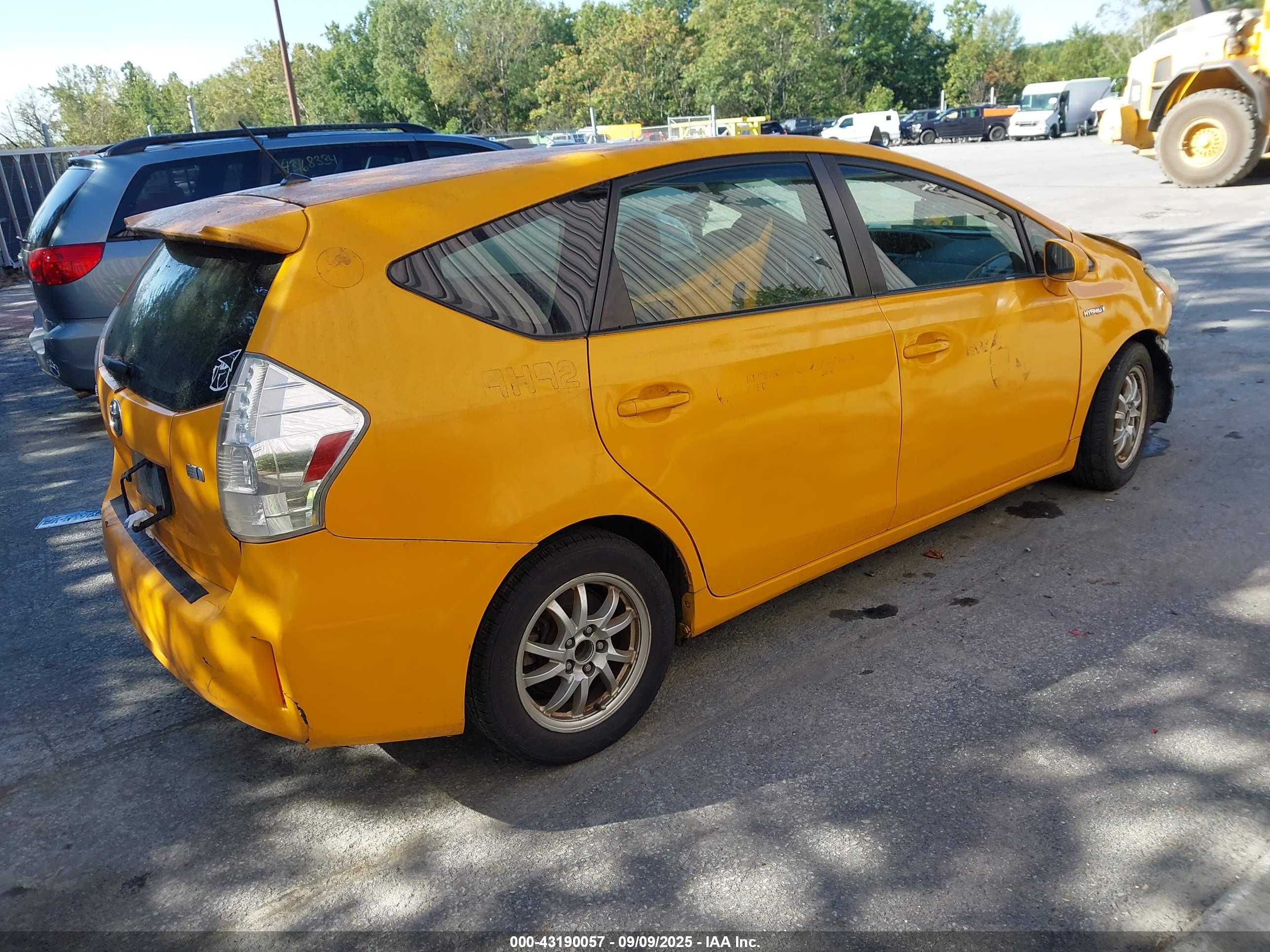 TOYOTA PRIUS image 4