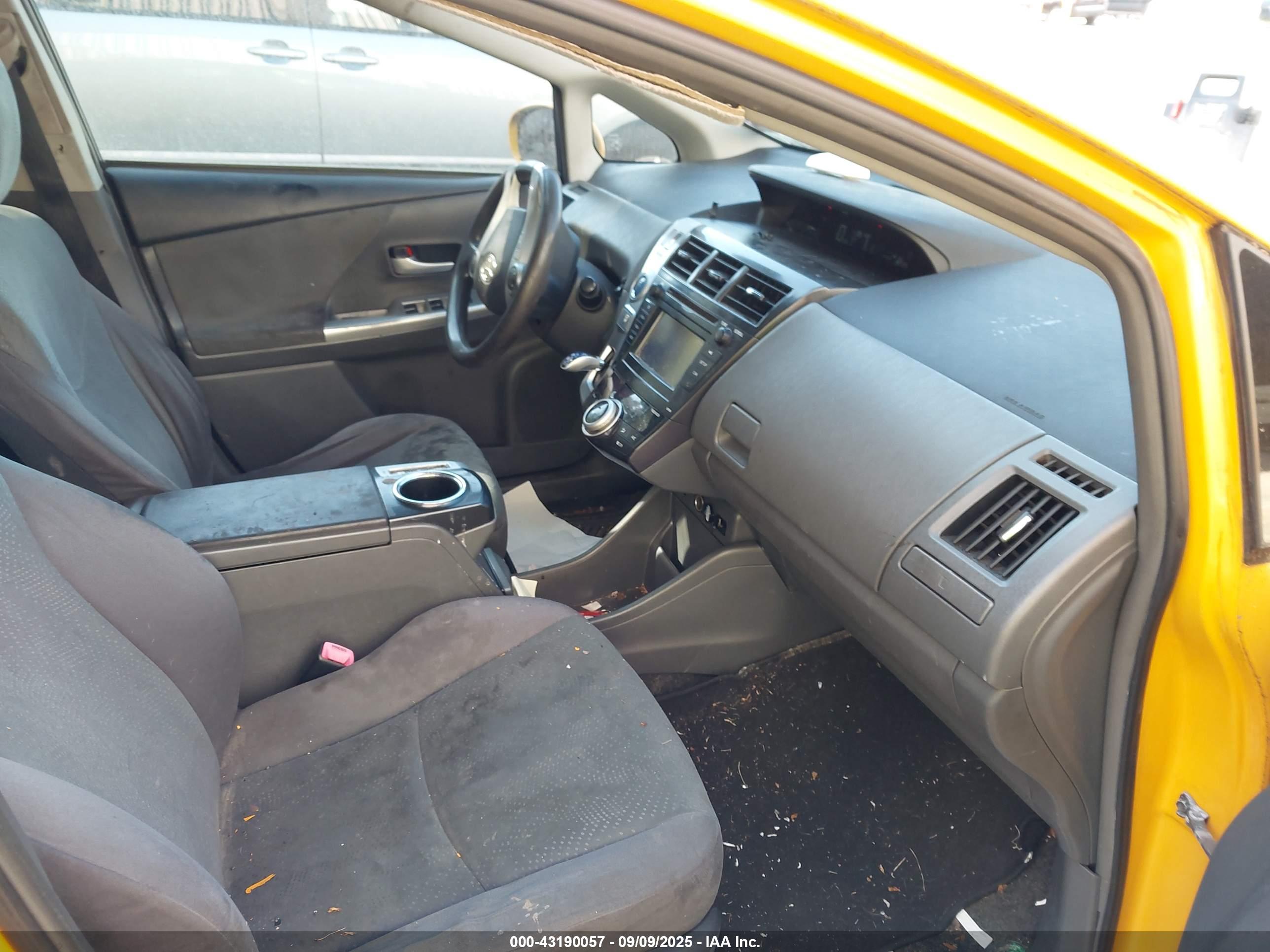 TOYOTA PRIUS image 5