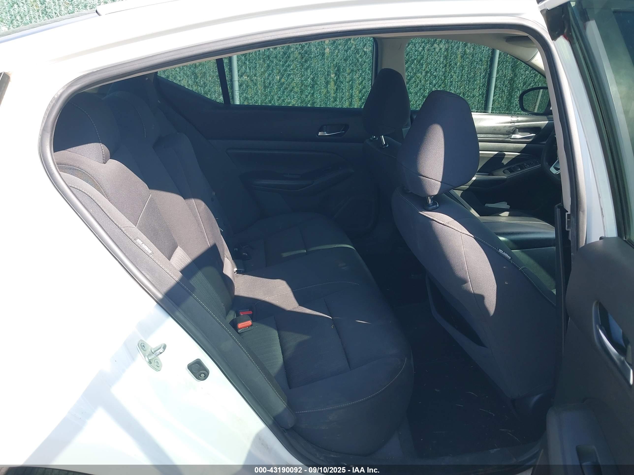 NISSAN ALTIMA image 8