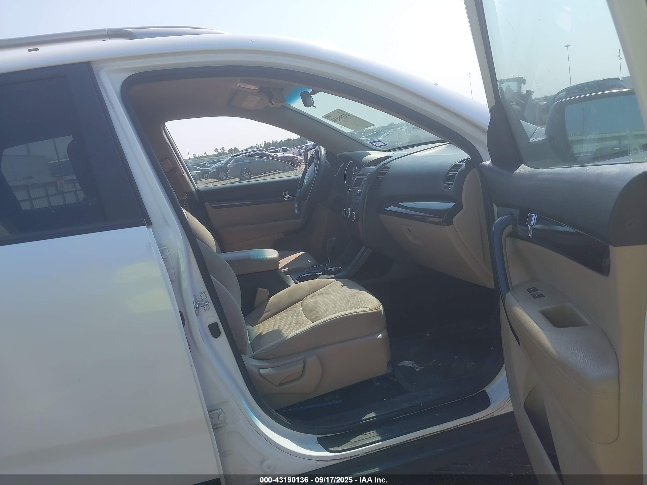 KIA SORENTO image 5