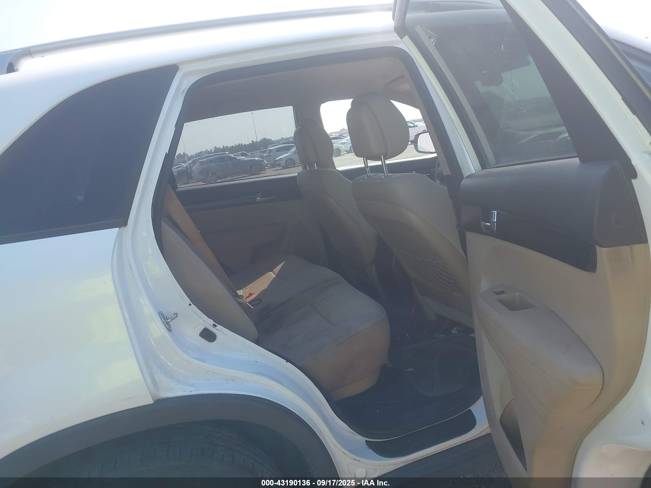 KIA SORENTO image 8