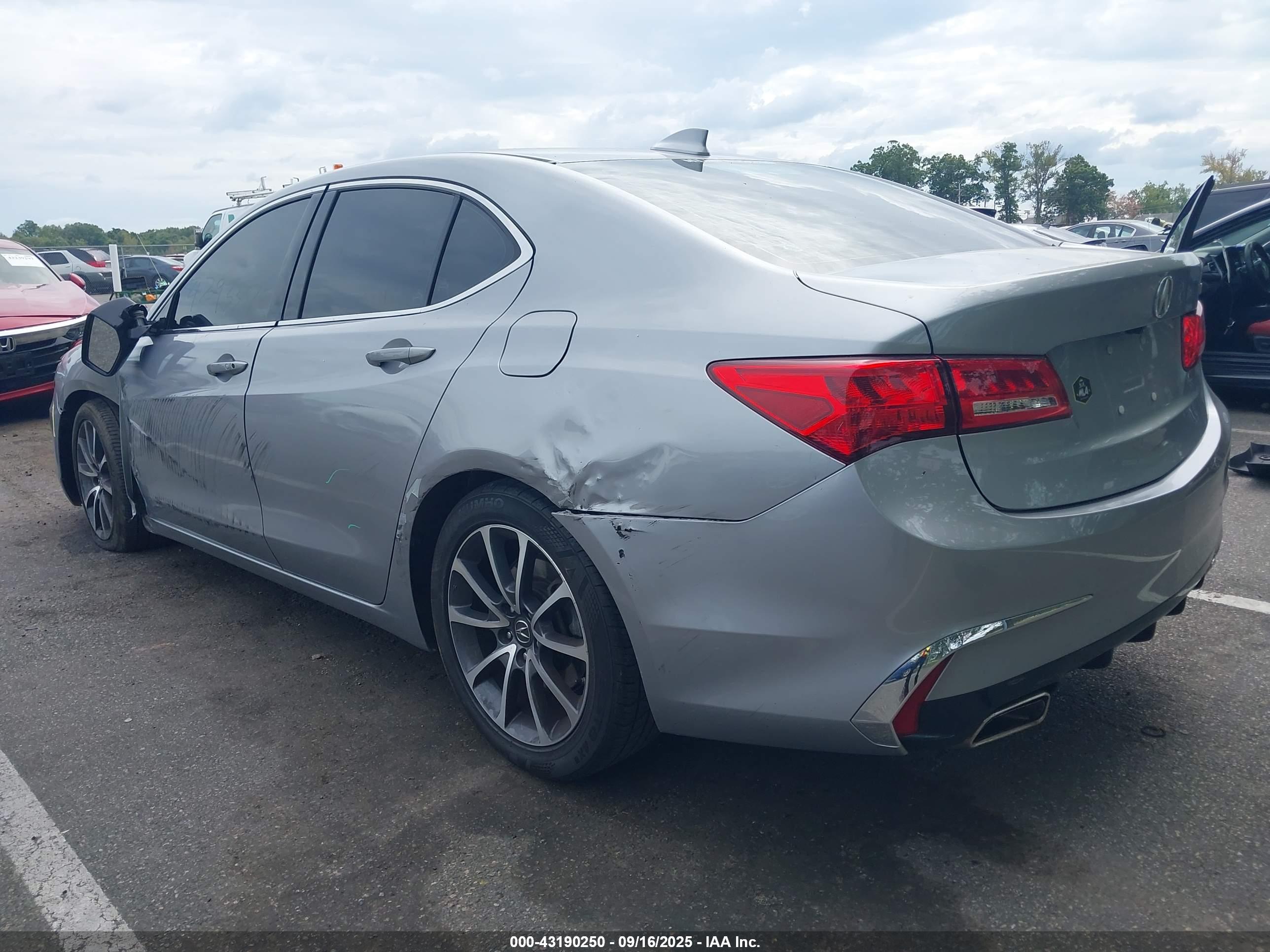 ACURA TLX image 3