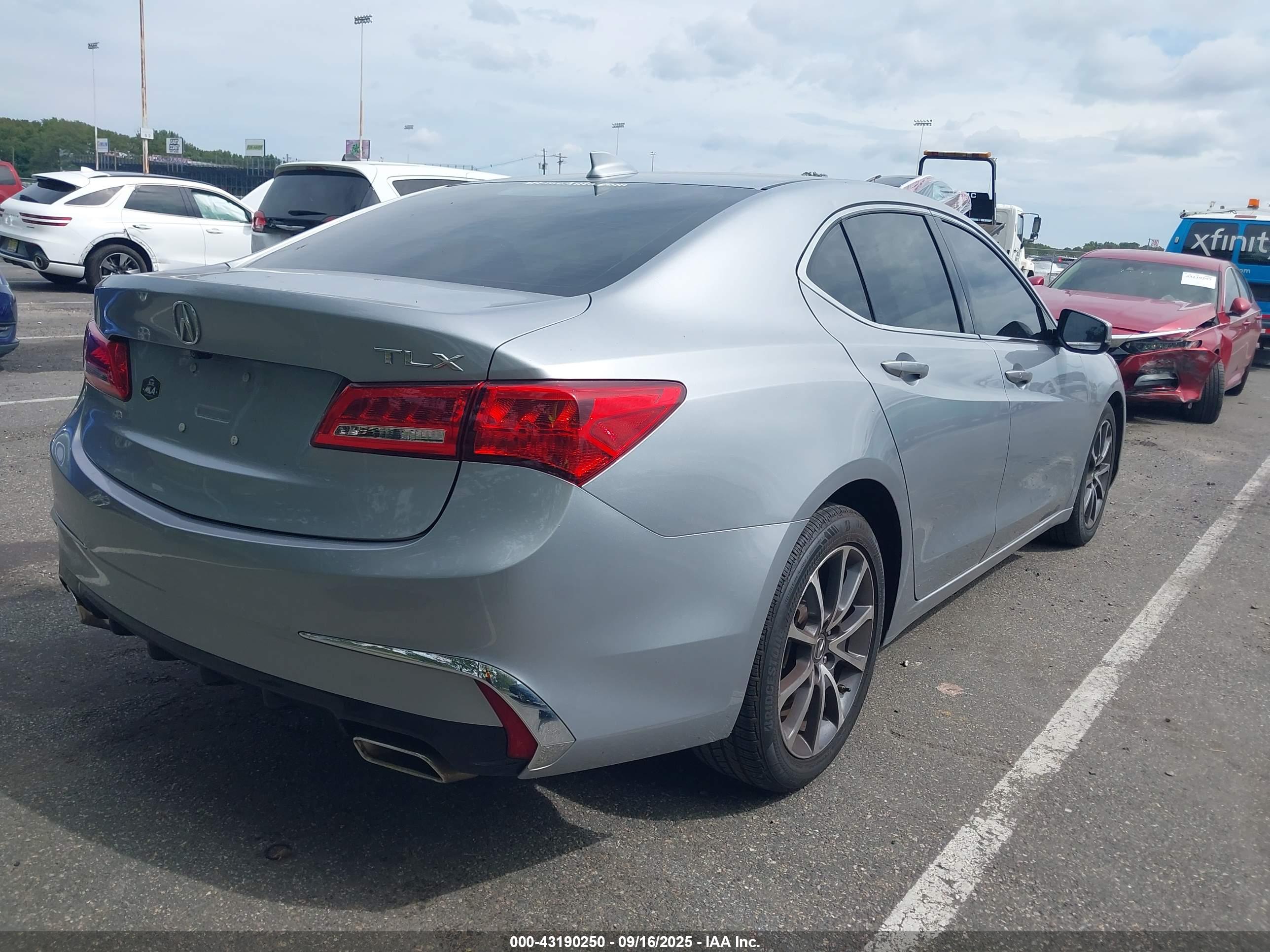 ACURA TLX image 4