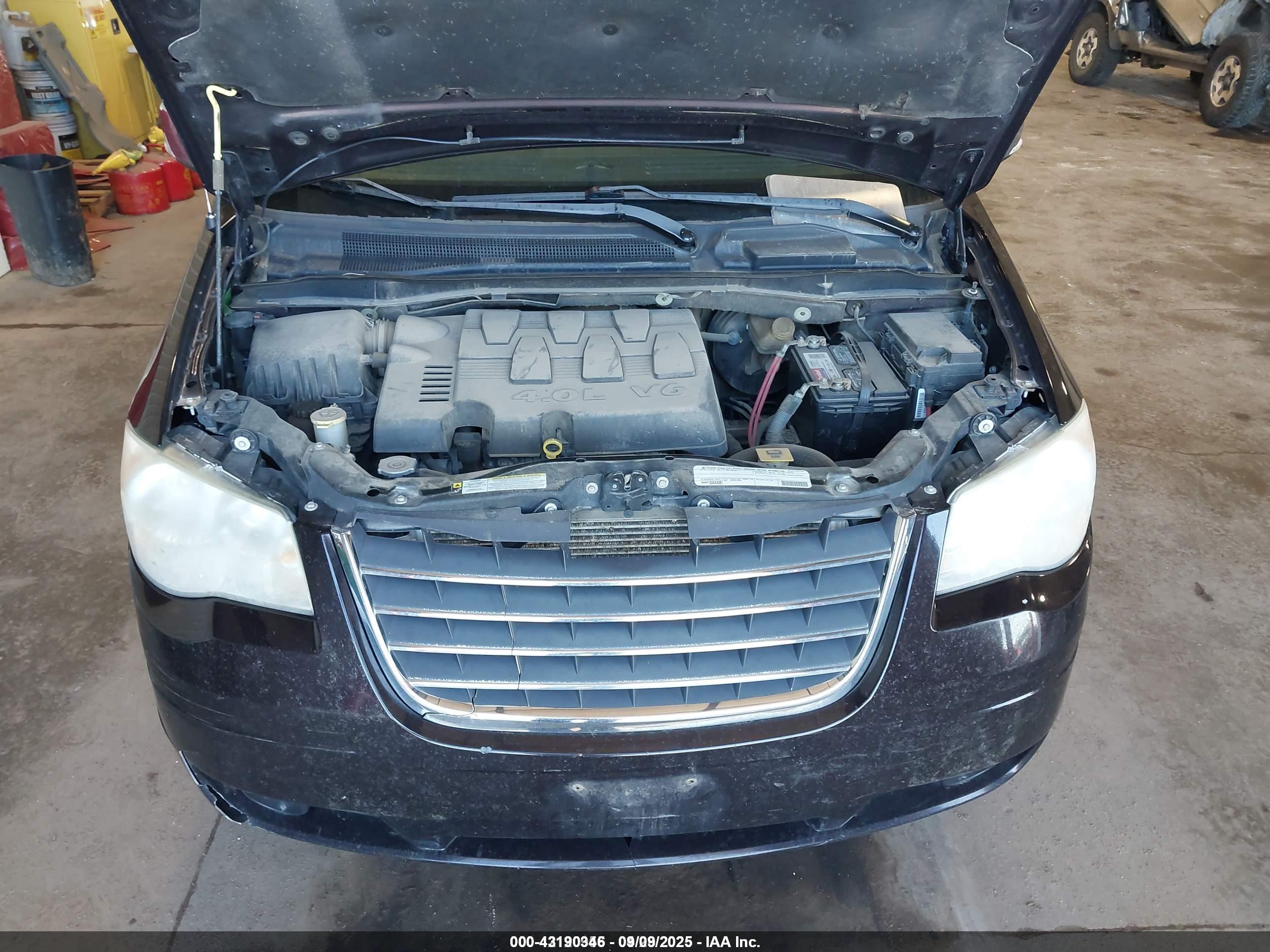 CHRYSLER TOWN image 10
