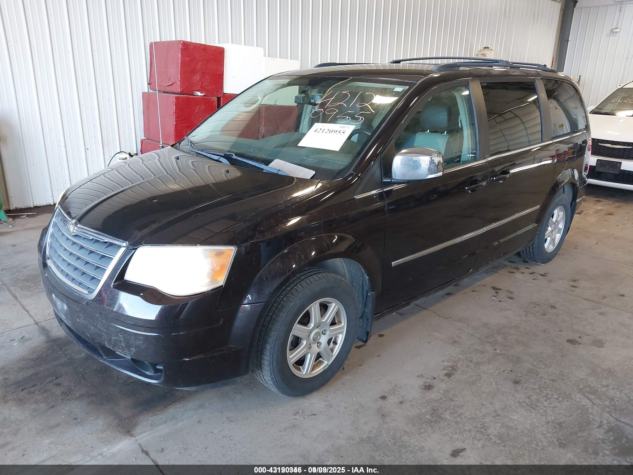 CHRYSLER TOWN image 2