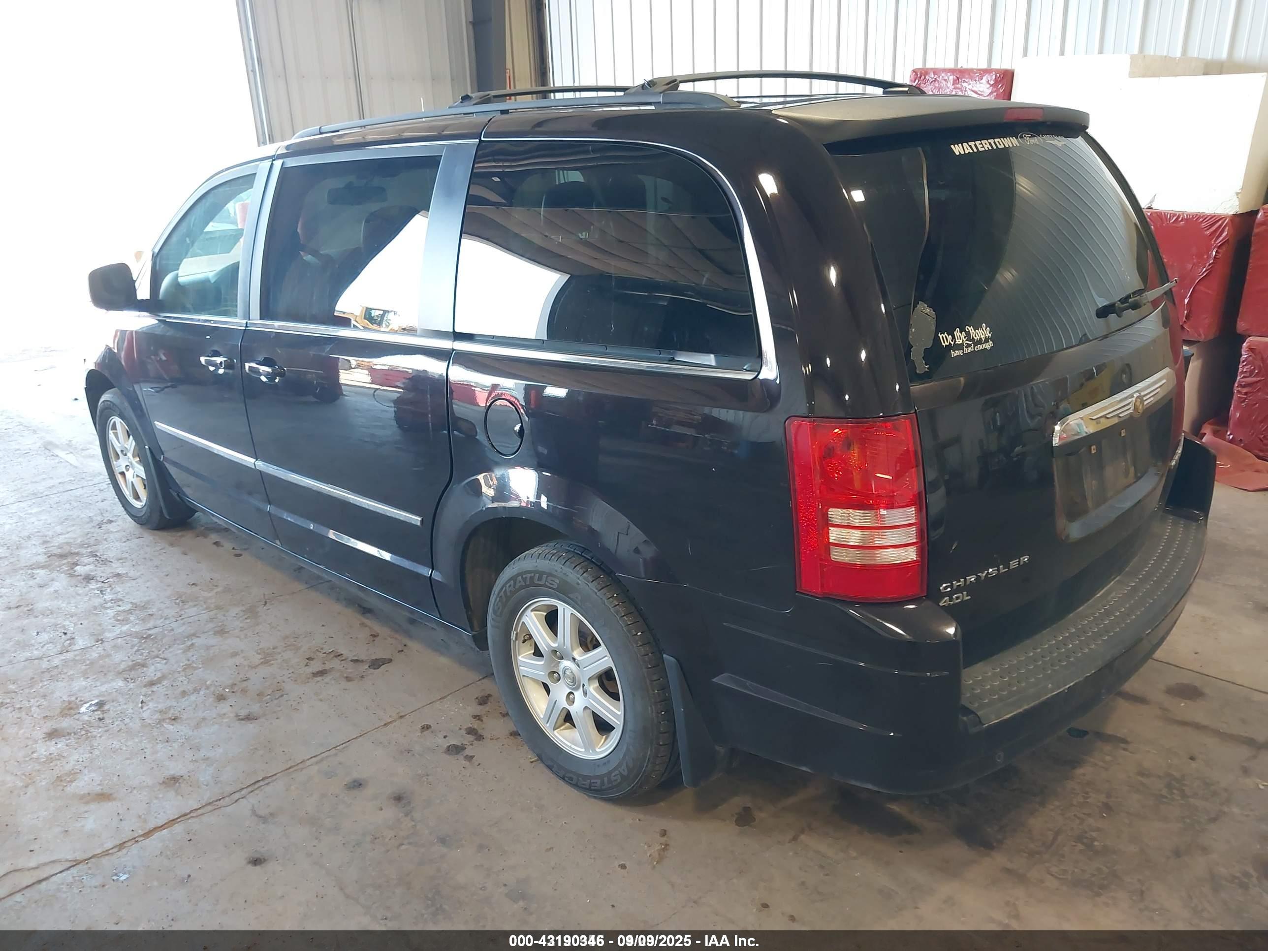 CHRYSLER TOWN image 3