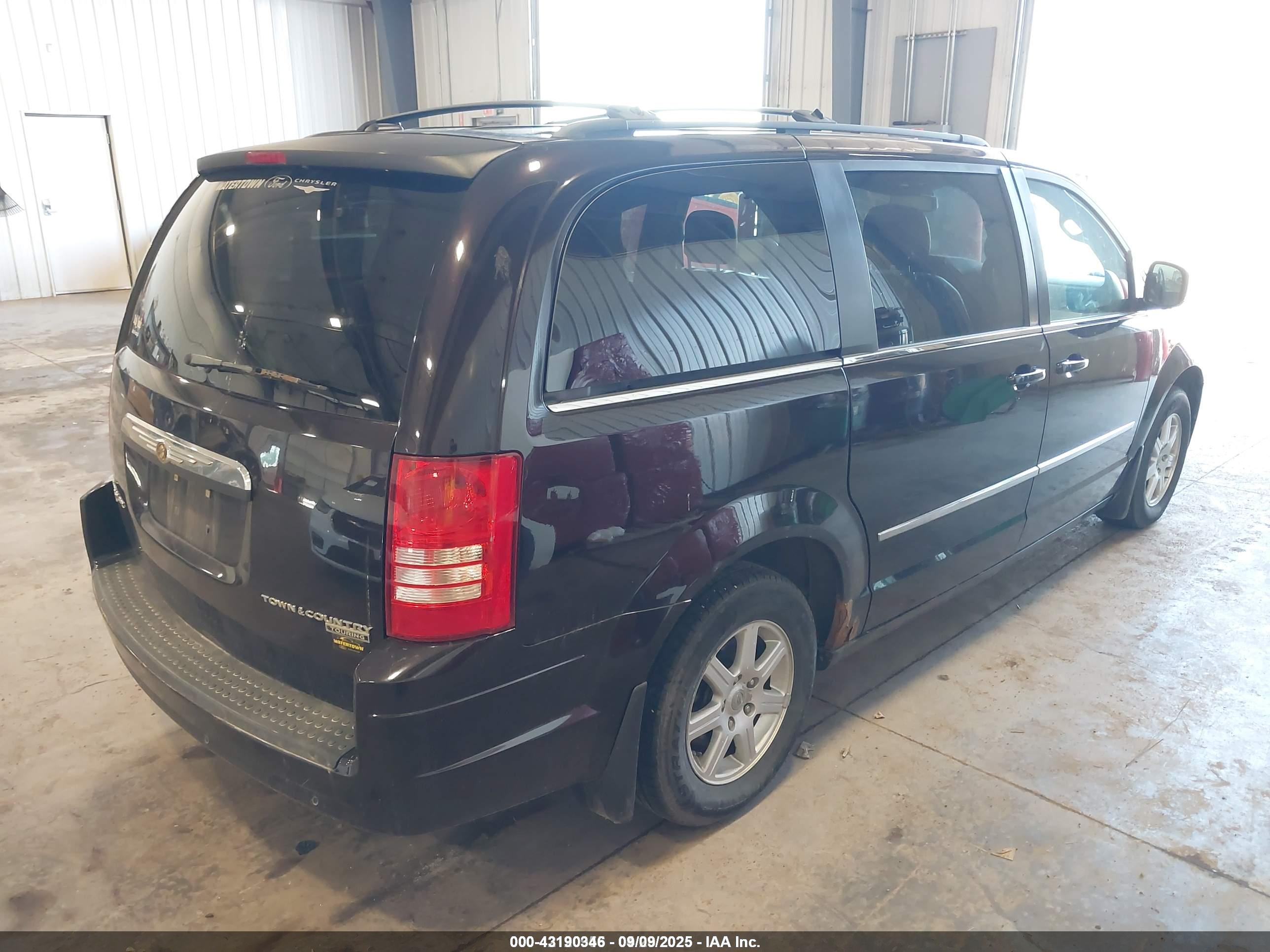 CHRYSLER TOWN image 4