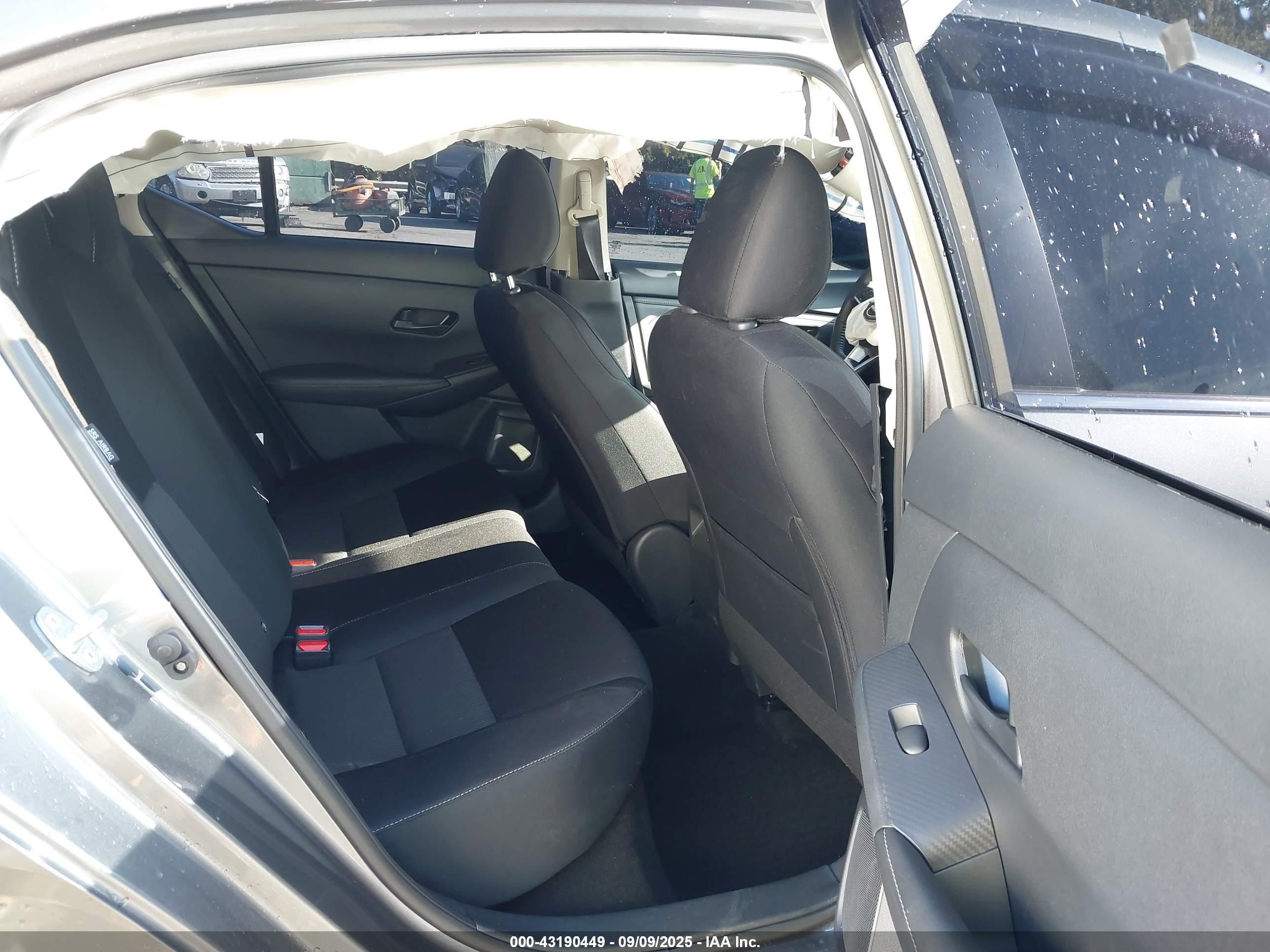NISSAN SENTRA image 8