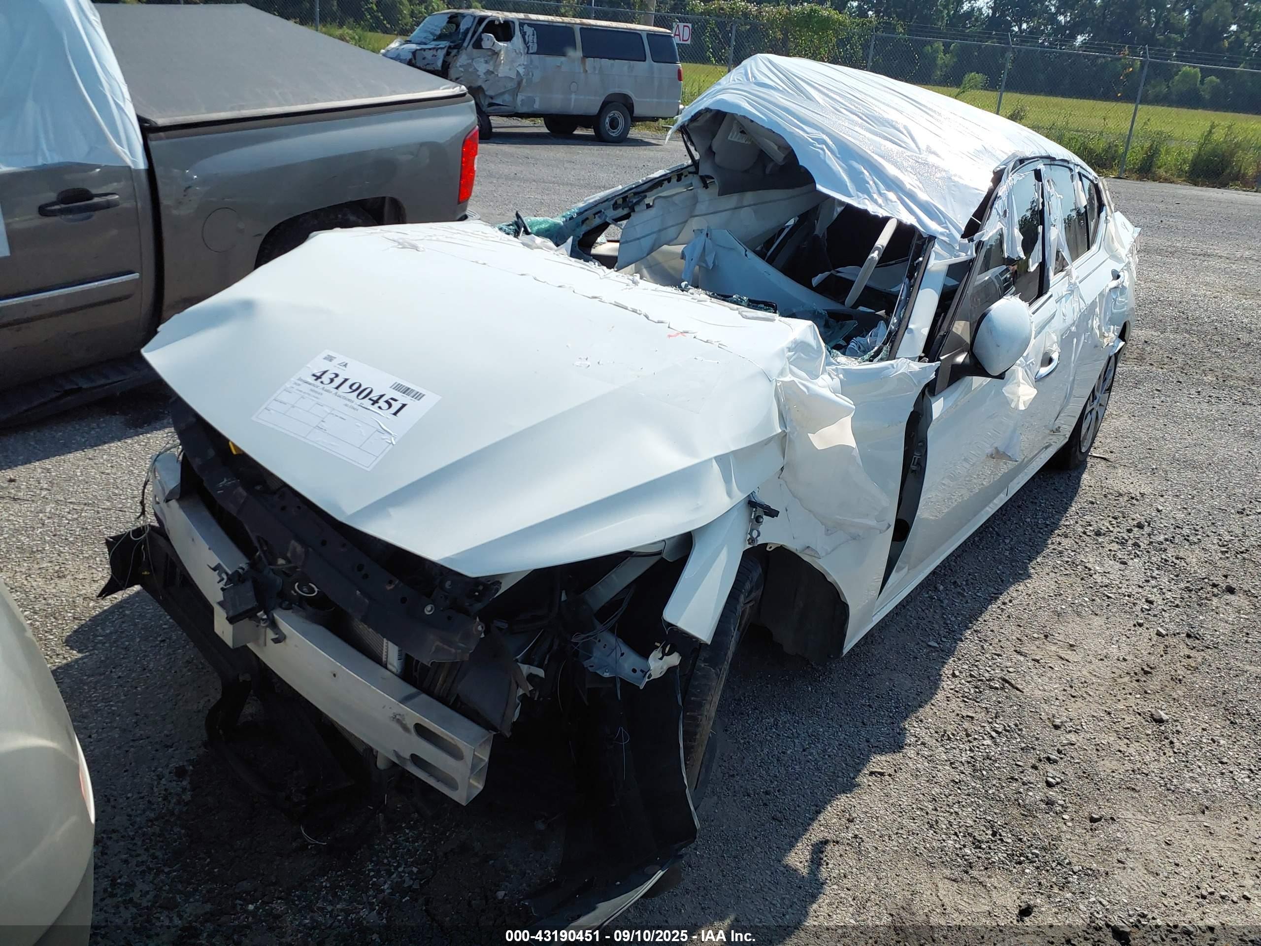 NISSAN ALTIMA image 2