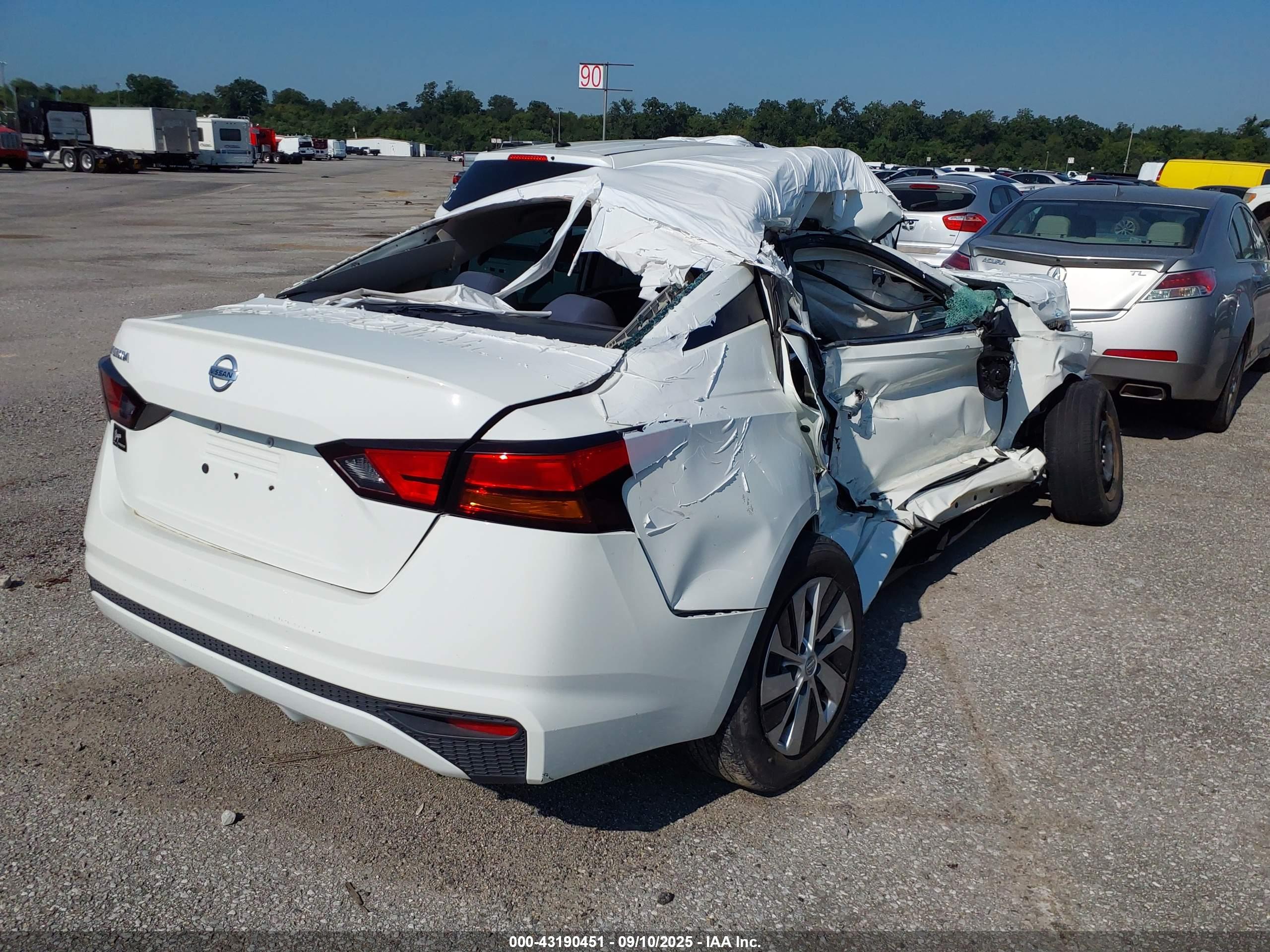NISSAN ALTIMA image 4