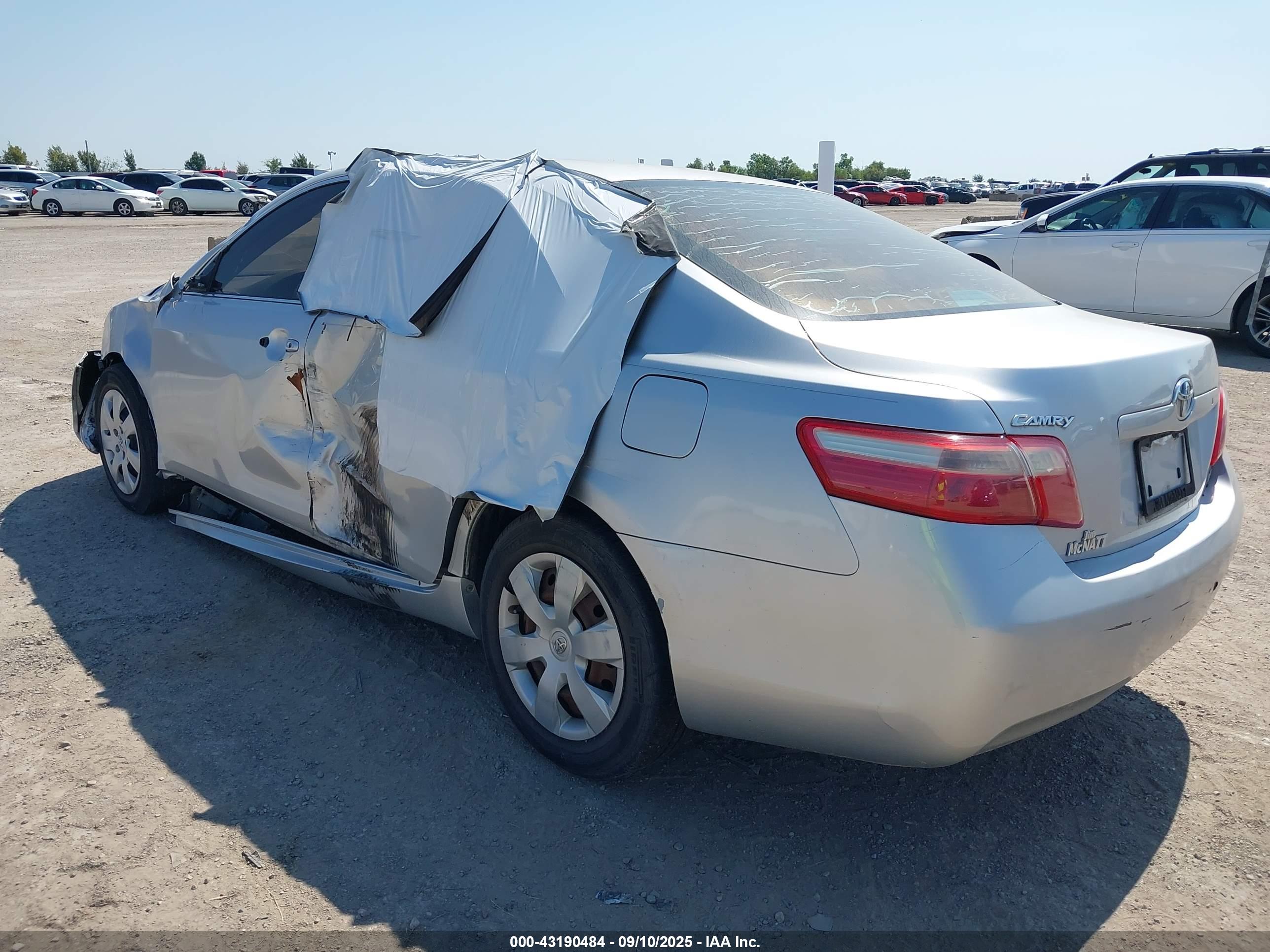 TOYOTA CAMRY image 3