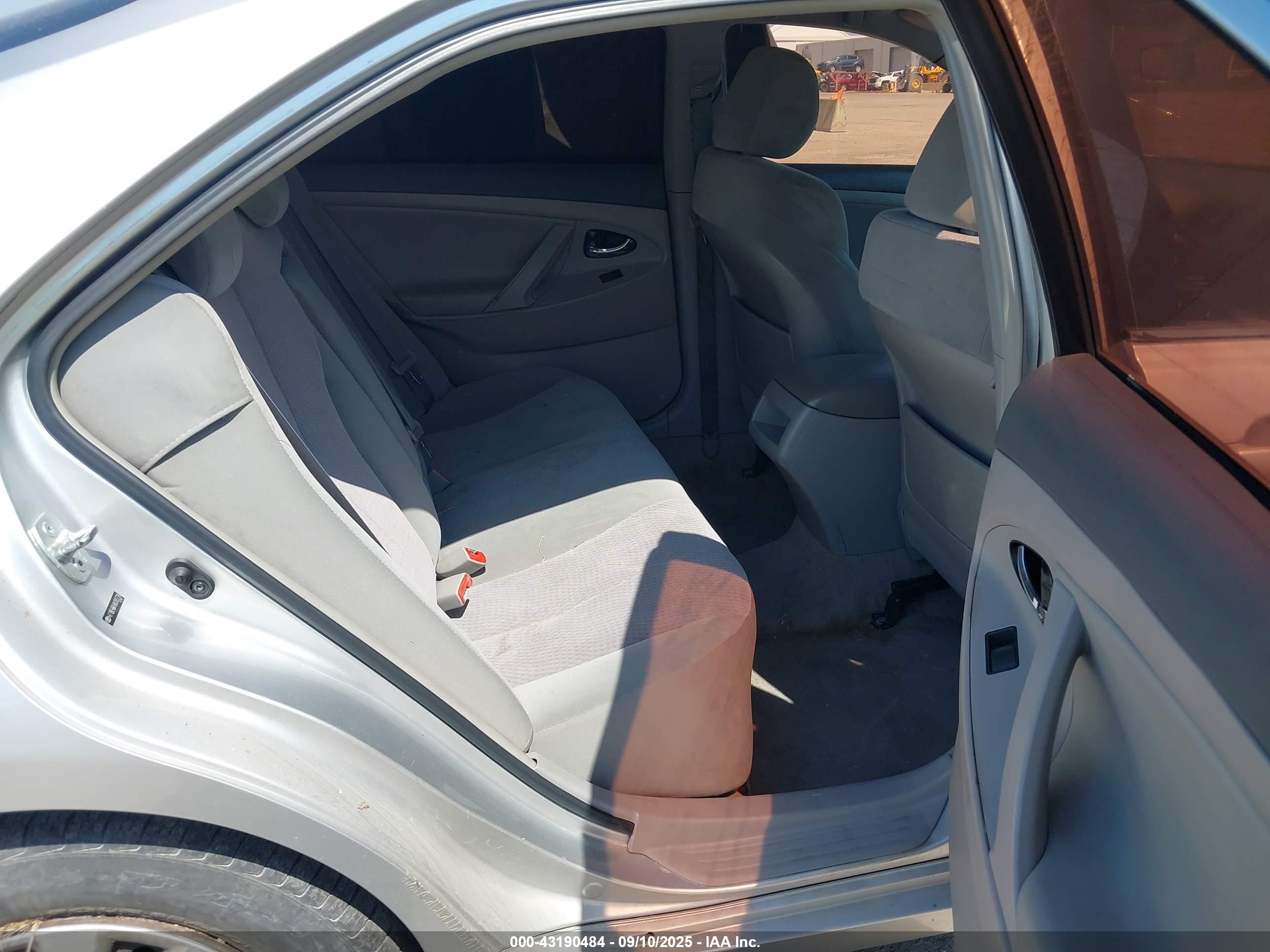 TOYOTA CAMRY image 8
