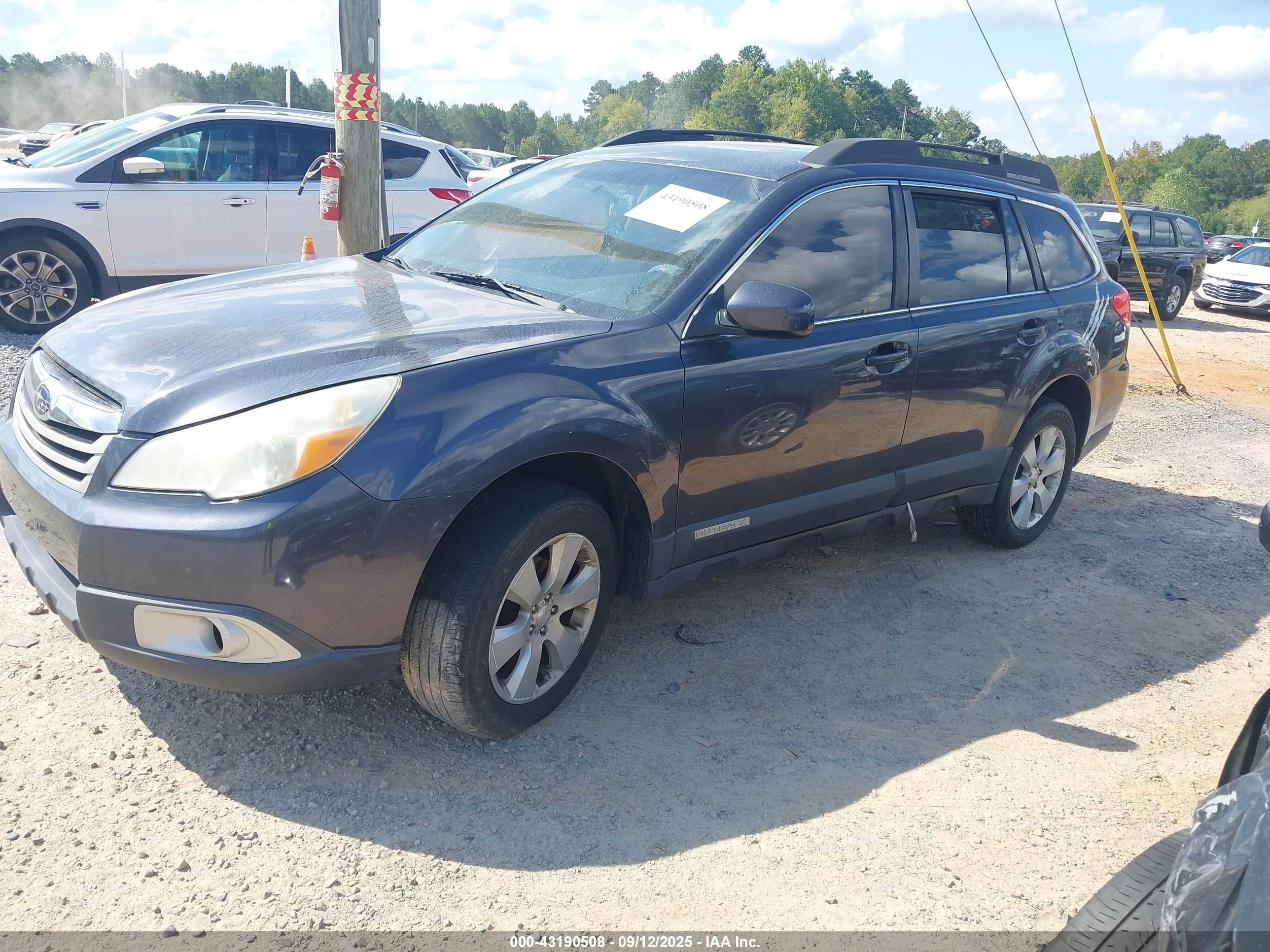 SUBARU OUTBACK image 2