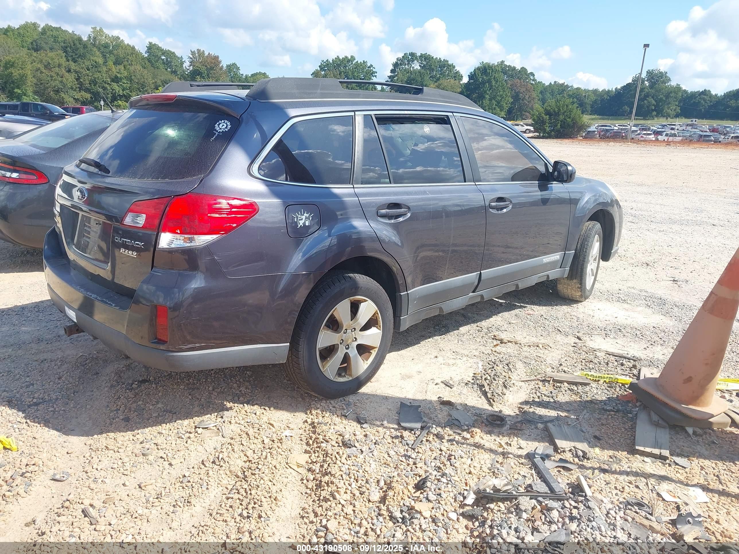 SUBARU OUTBACK image 4