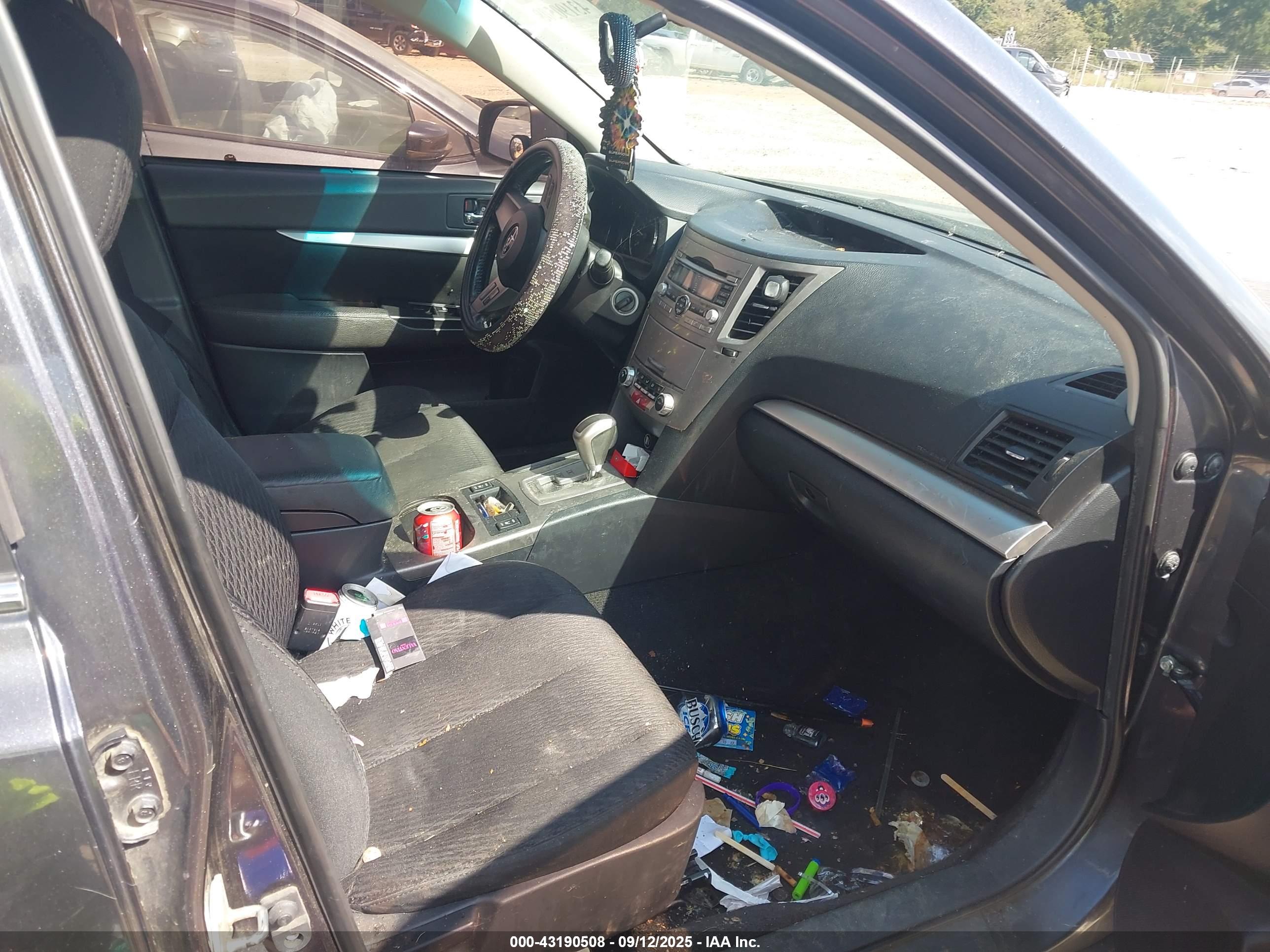 SUBARU OUTBACK image 5