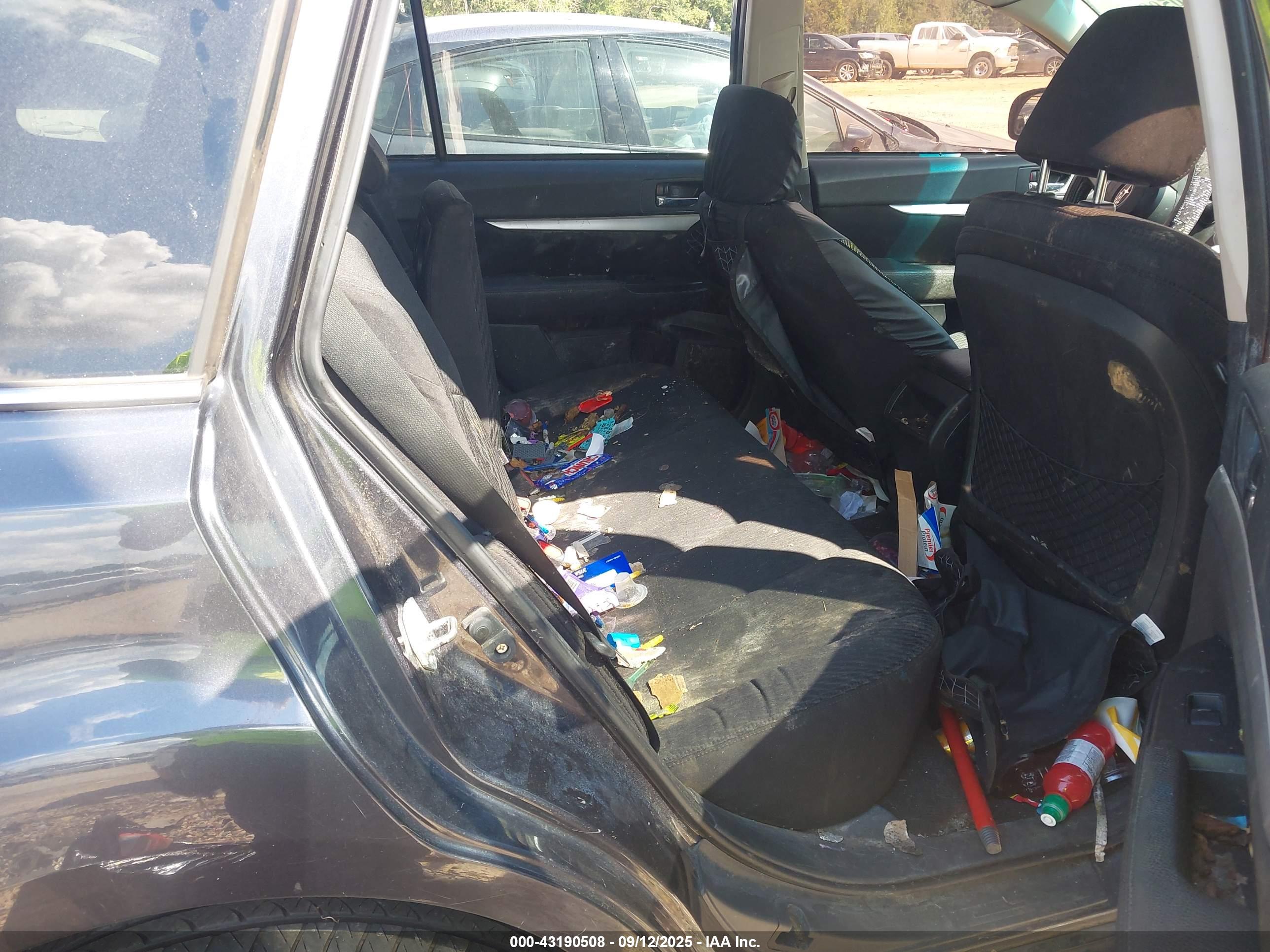 SUBARU OUTBACK image 8