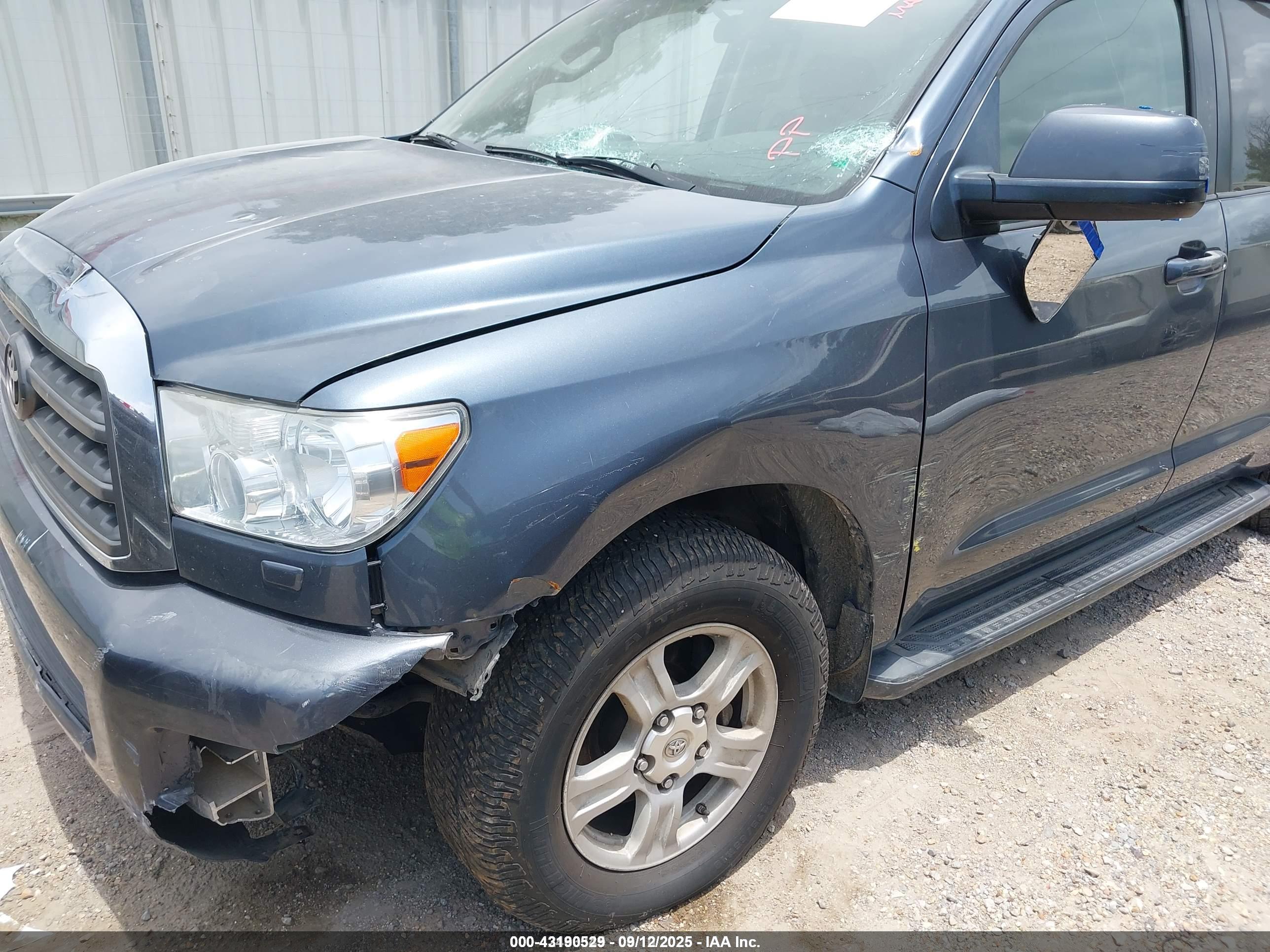 TOYOTA SEQUOIA image 6