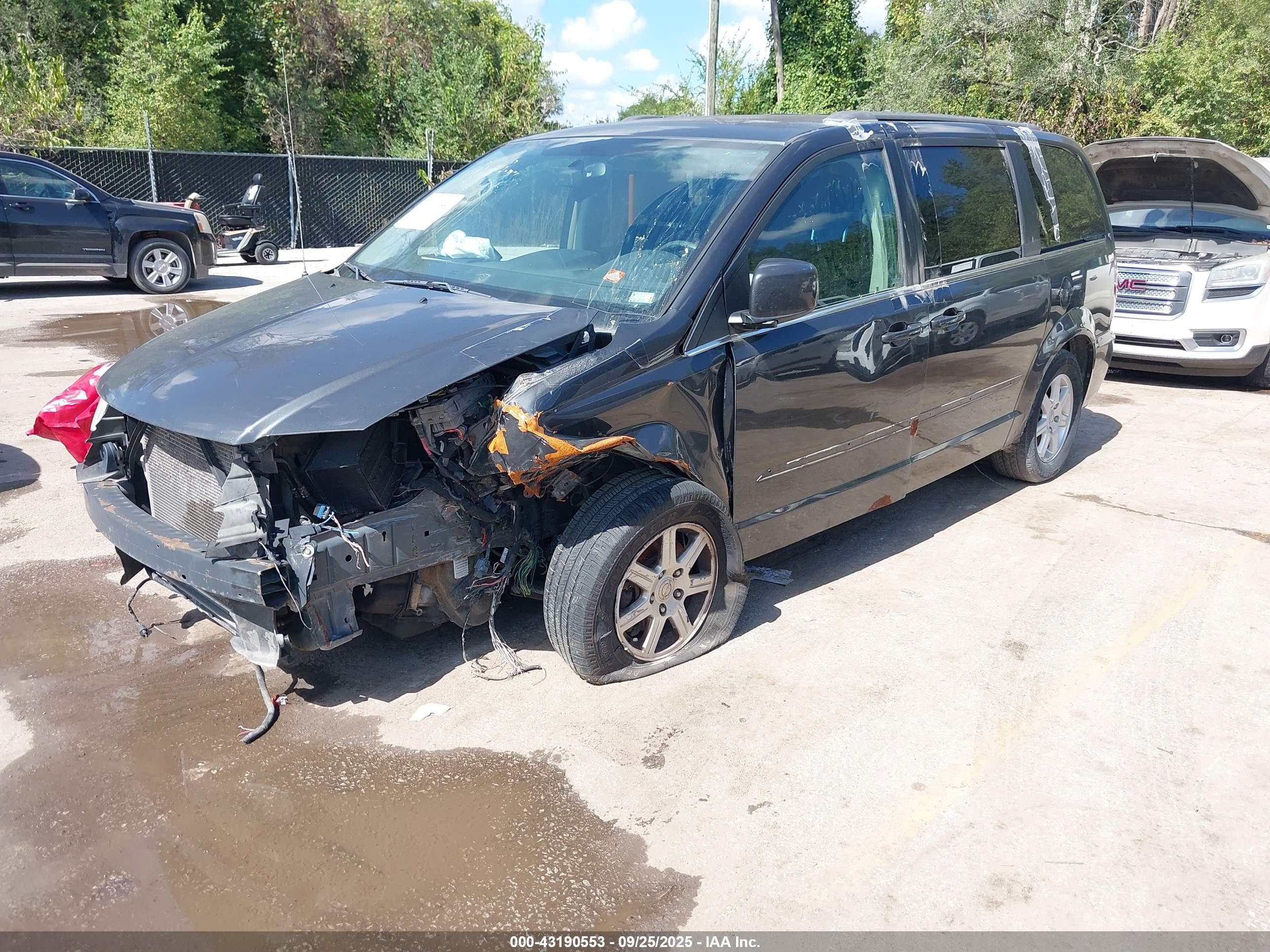 CHRYSLER TOWN image 2