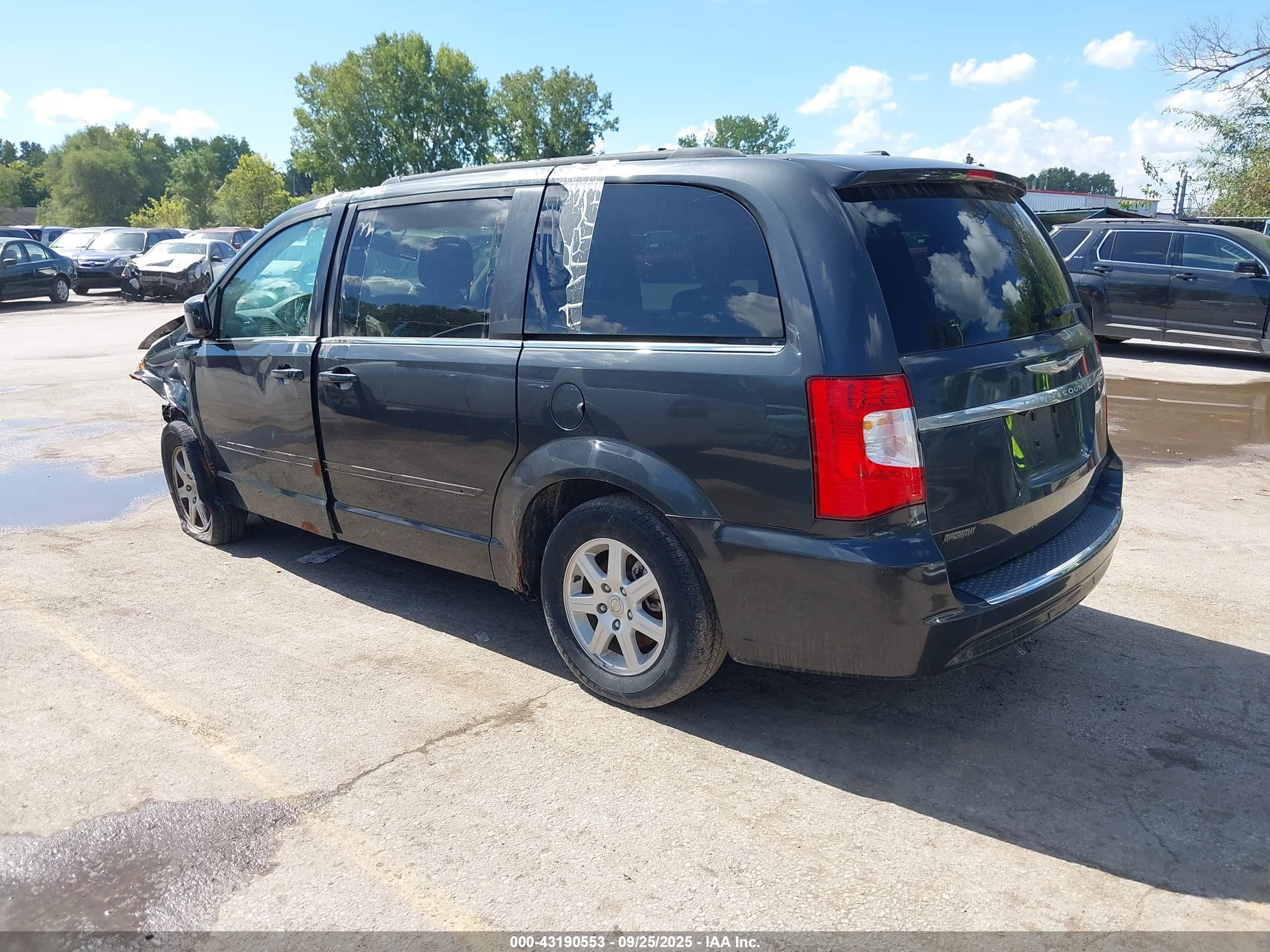CHRYSLER TOWN image 3