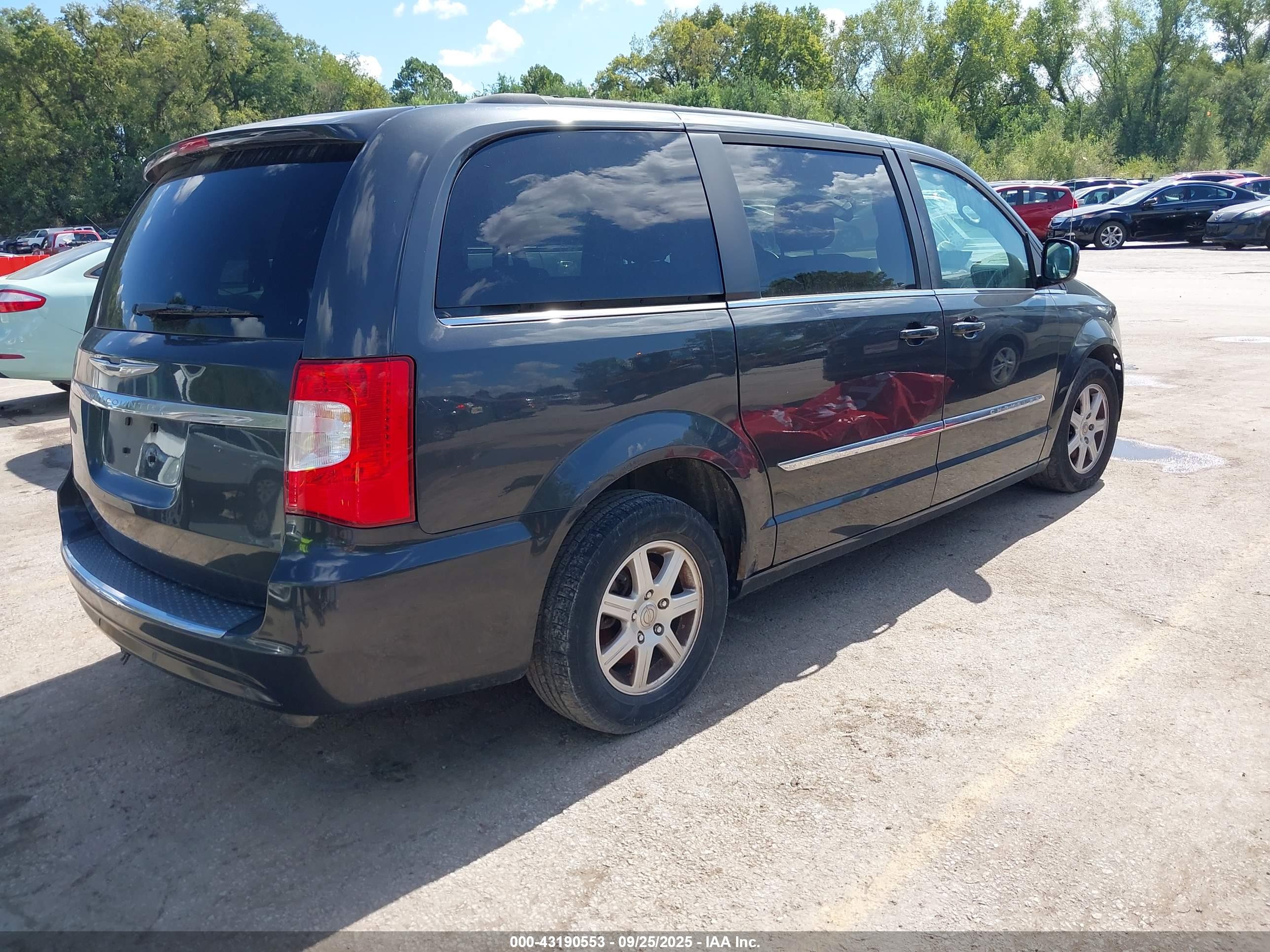 CHRYSLER TOWN image 4