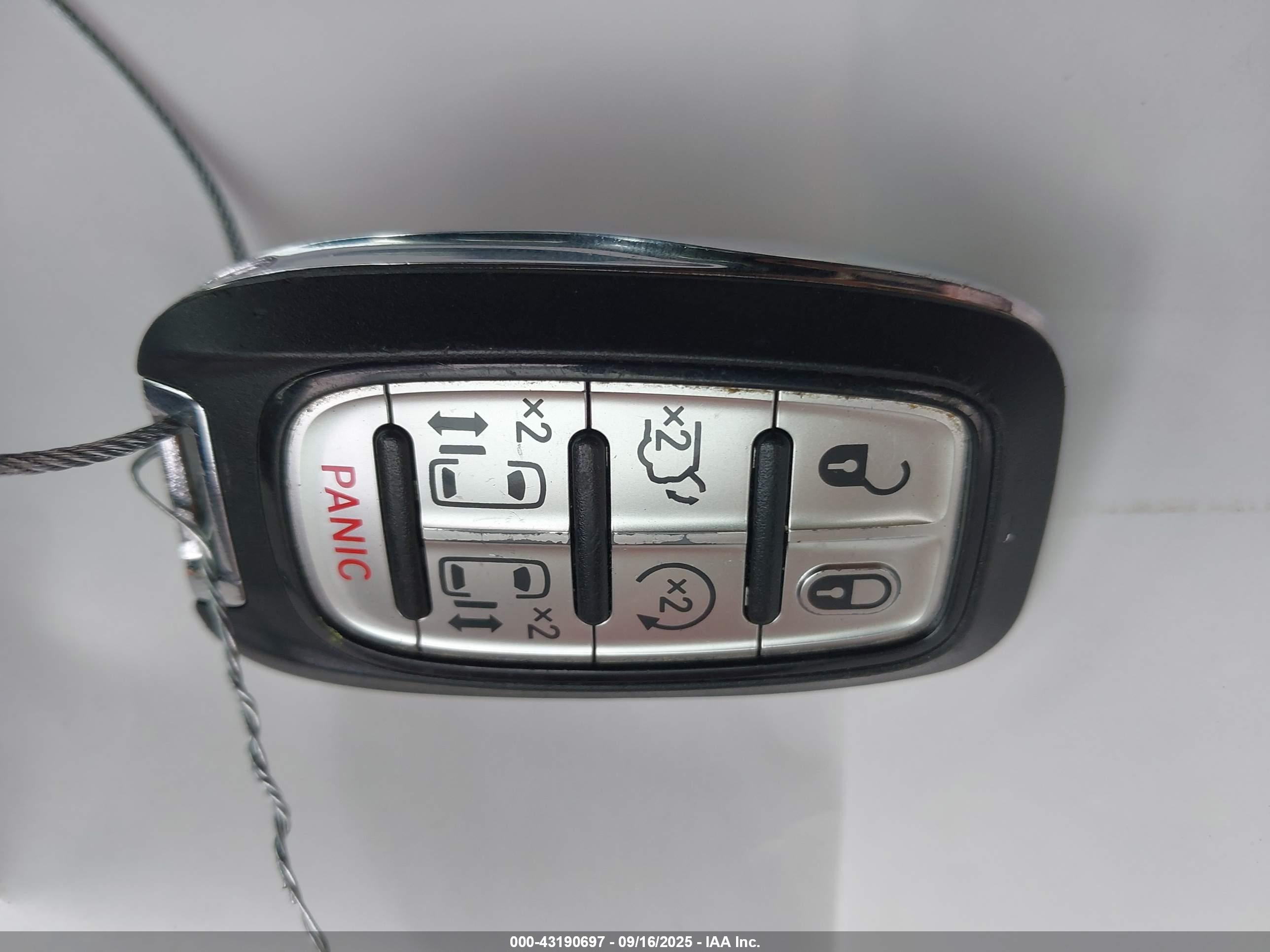 CHRYSLER VOYAGER image 11