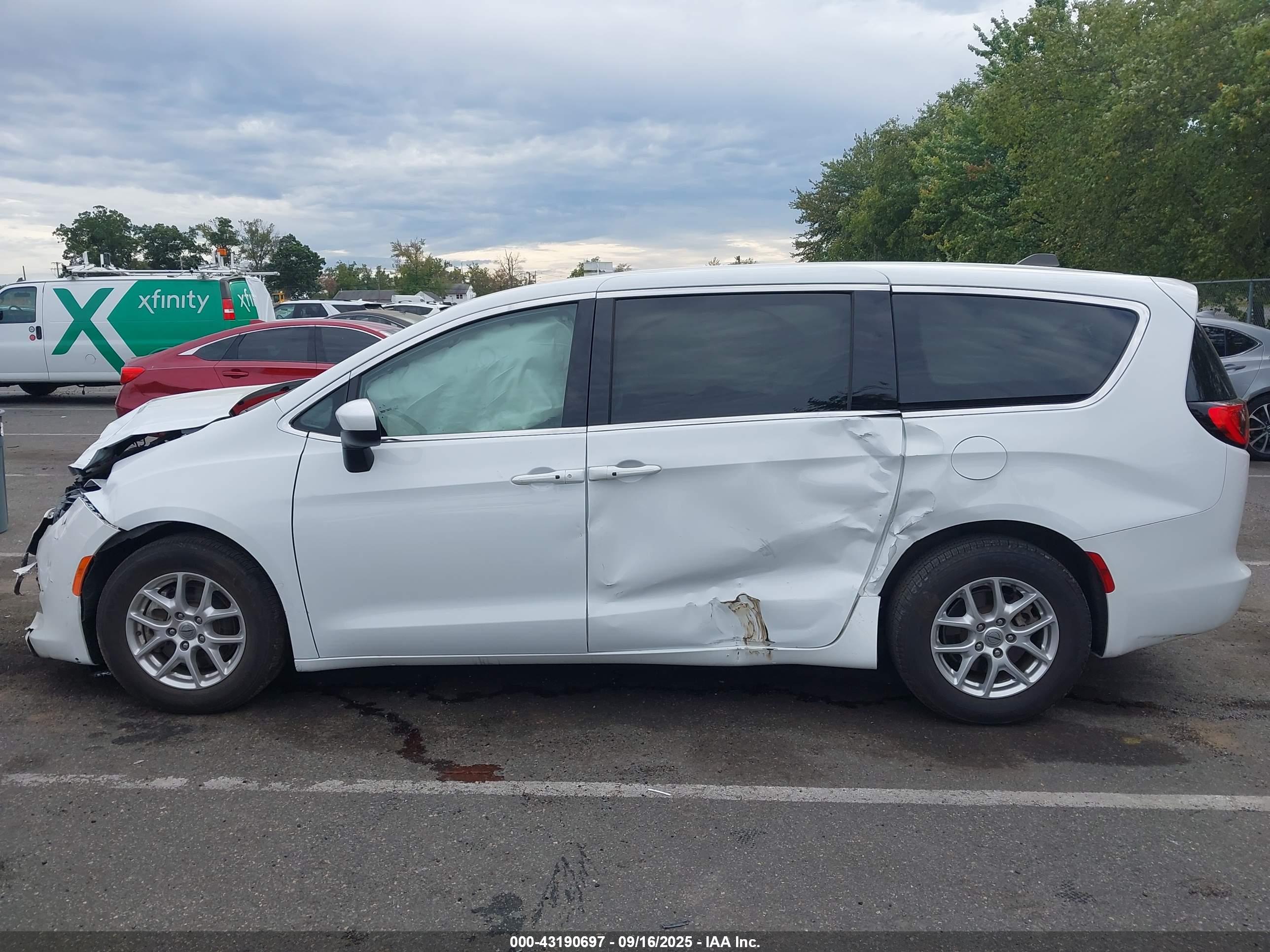 CHRYSLER VOYAGER image 6