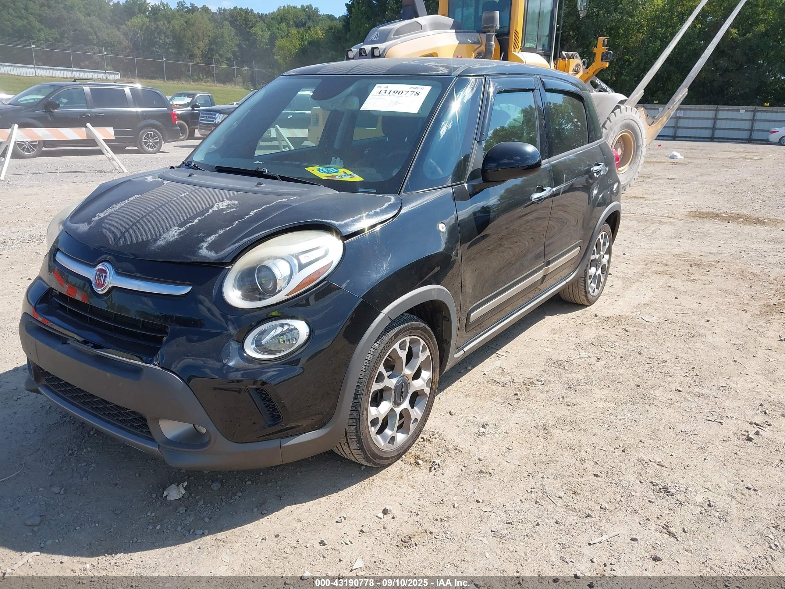 FIAT 500L image 2
