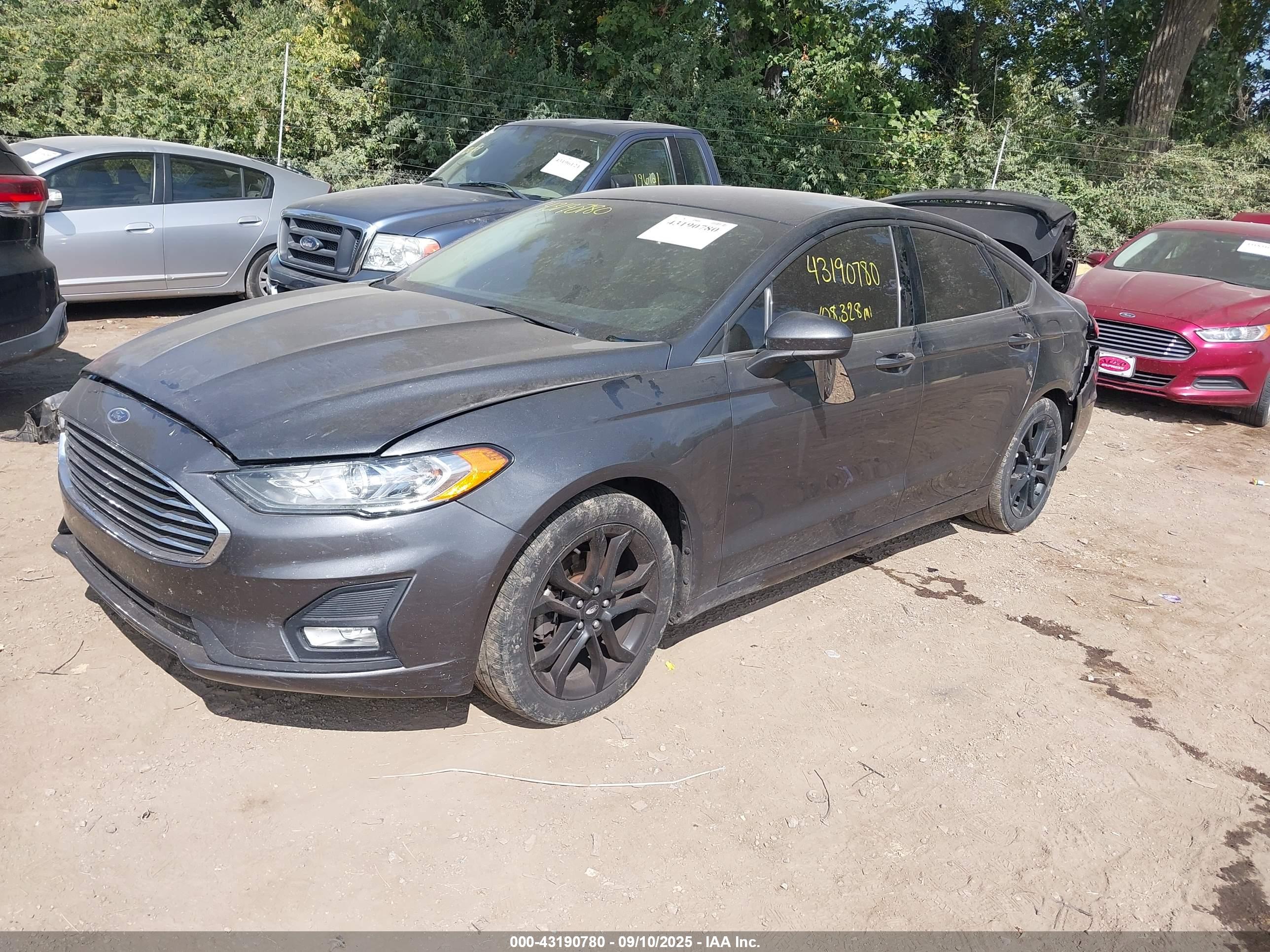FORD FUSION image 2
