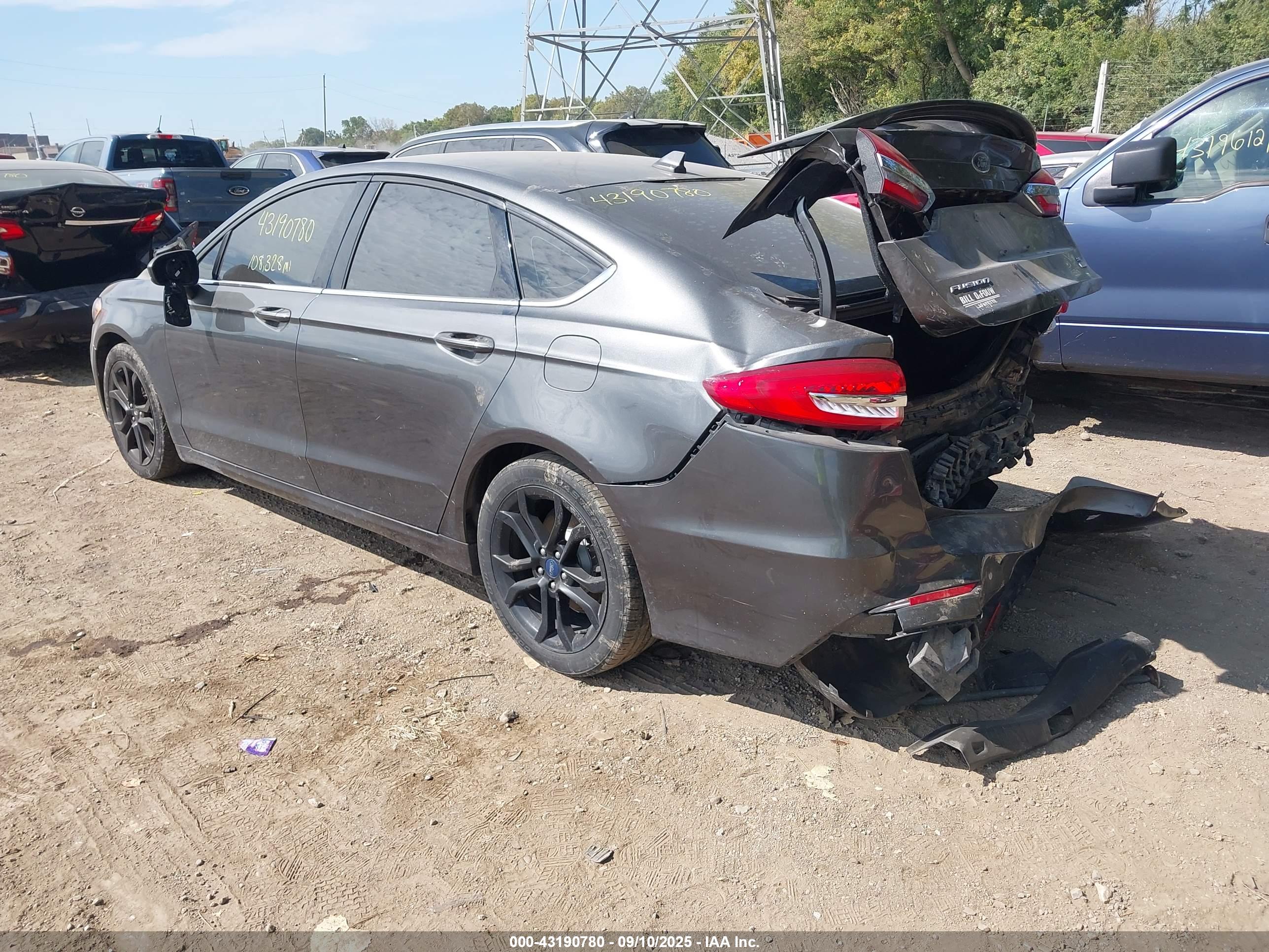 FORD FUSION image 3