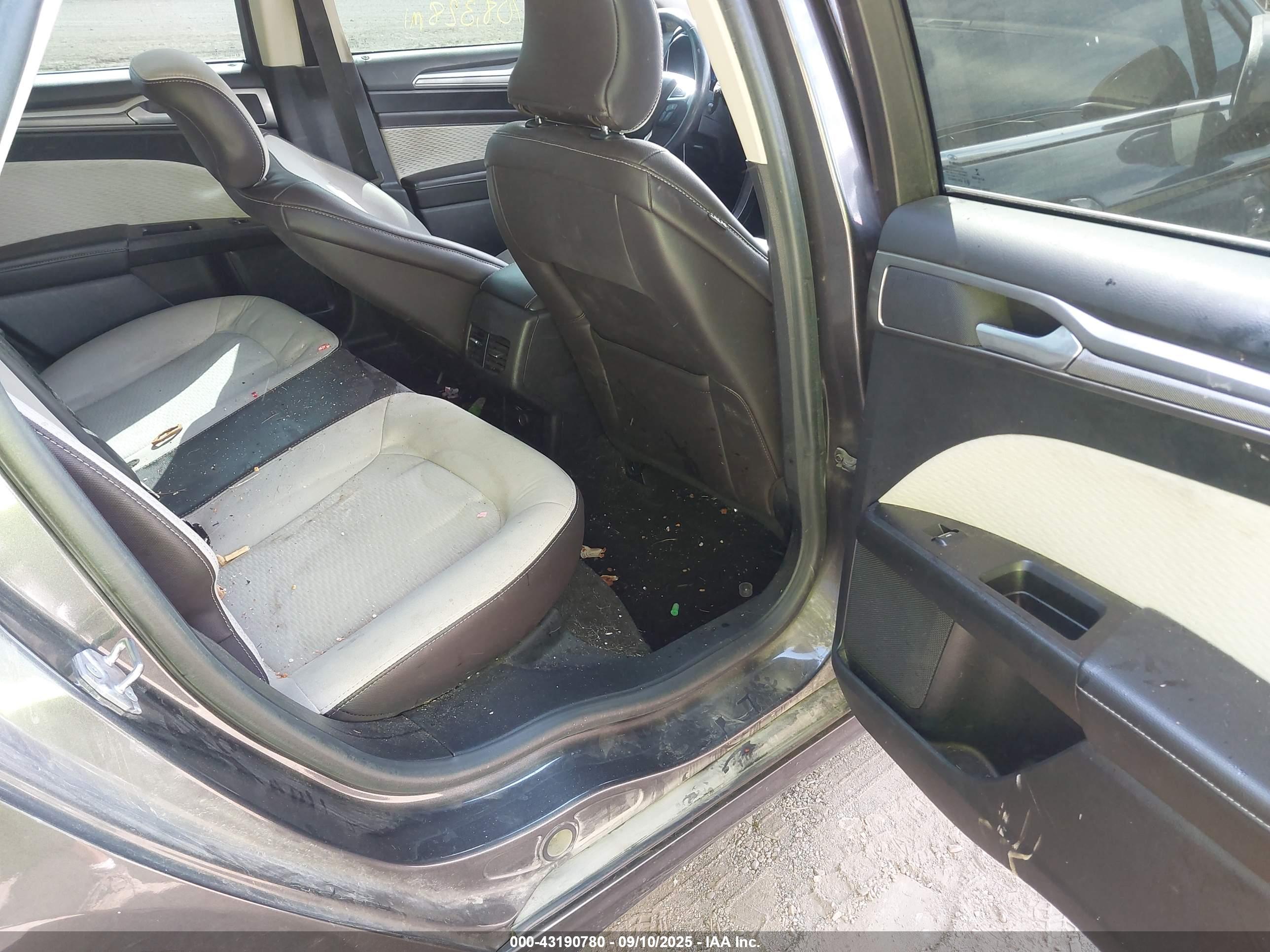 FORD FUSION image 8